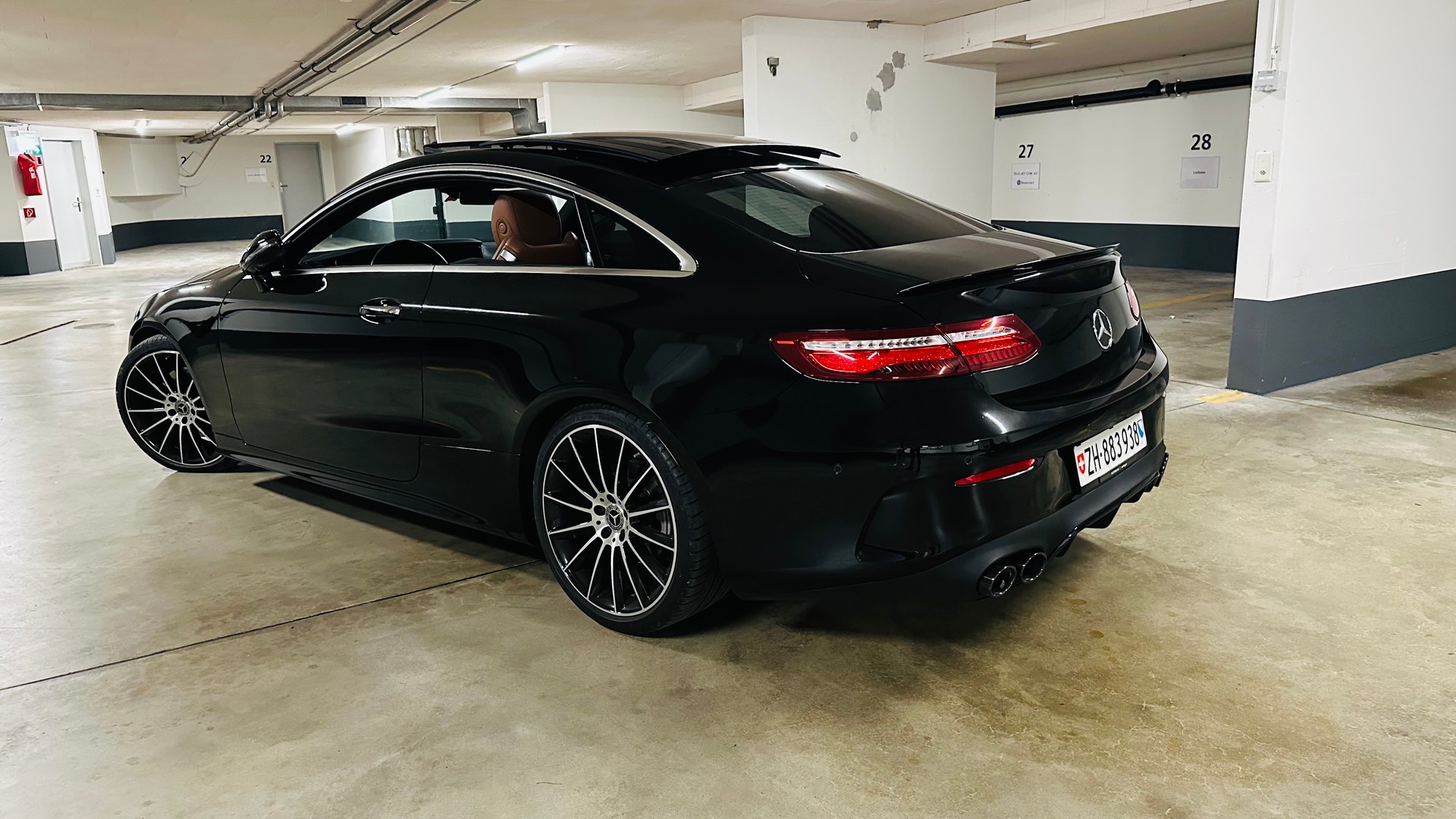 MERCEDES-BENZ E 220 d Coupé AMG Line 9G-Tronic-image-19
