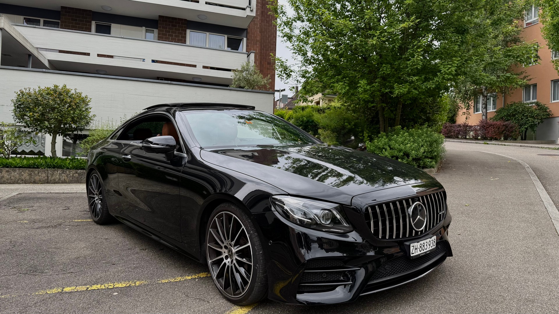 MERCEDES-BENZ E 220 d Coupé AMG Line 9G-Tronic-image-0