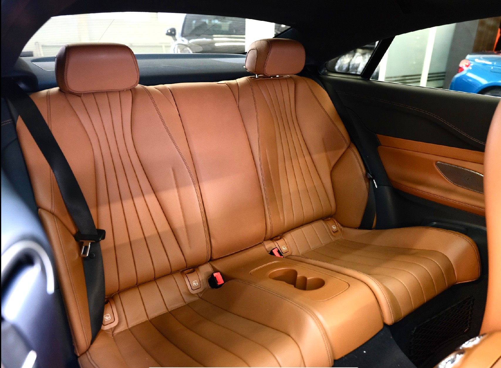 MERCEDES-BENZ E 220 d Coupé AMG Line 9G-Tronic-image-14