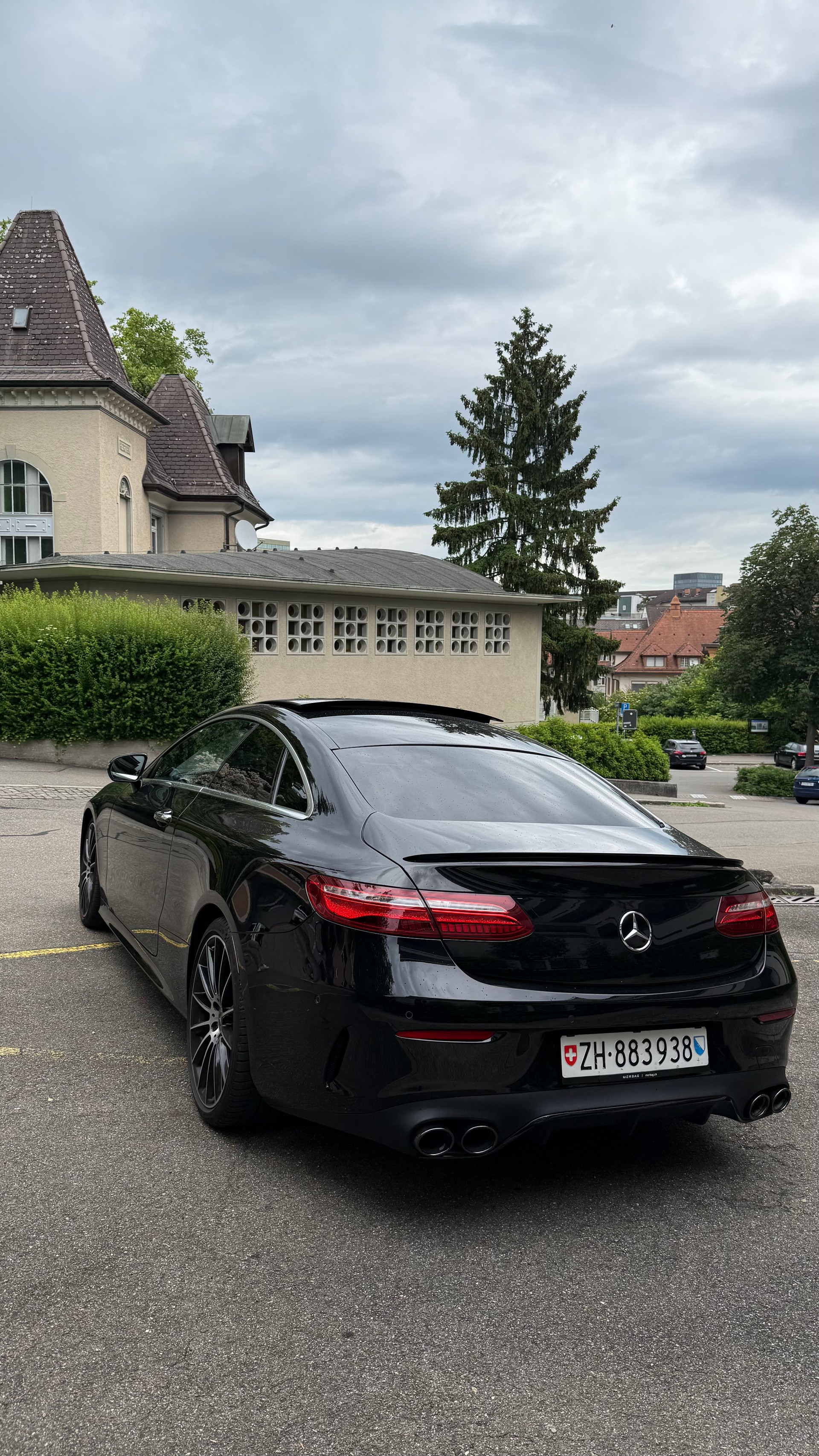 MERCEDES-BENZ E 220 d Coupé AMG Line 9G-Tronic-image-6