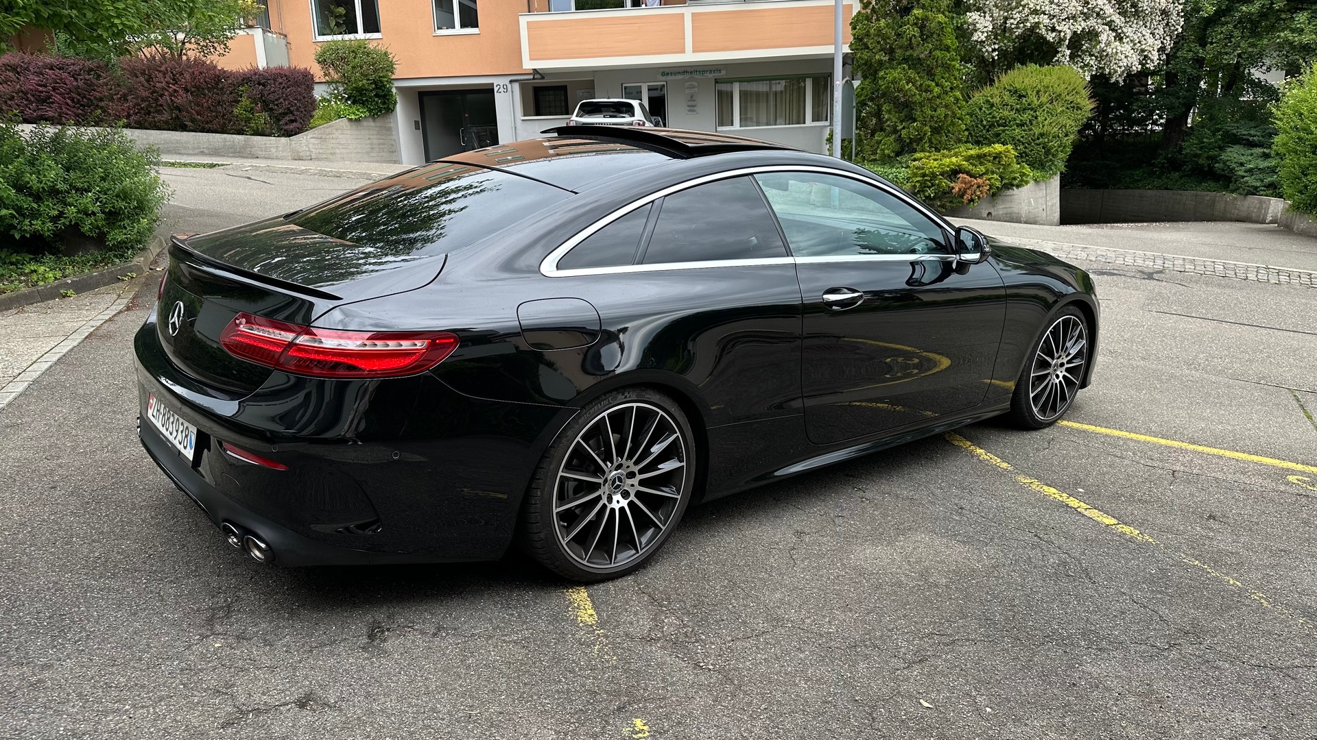 MERCEDES-BENZ E 220 d Coupé AMG Line 9G-Tronic-image-7