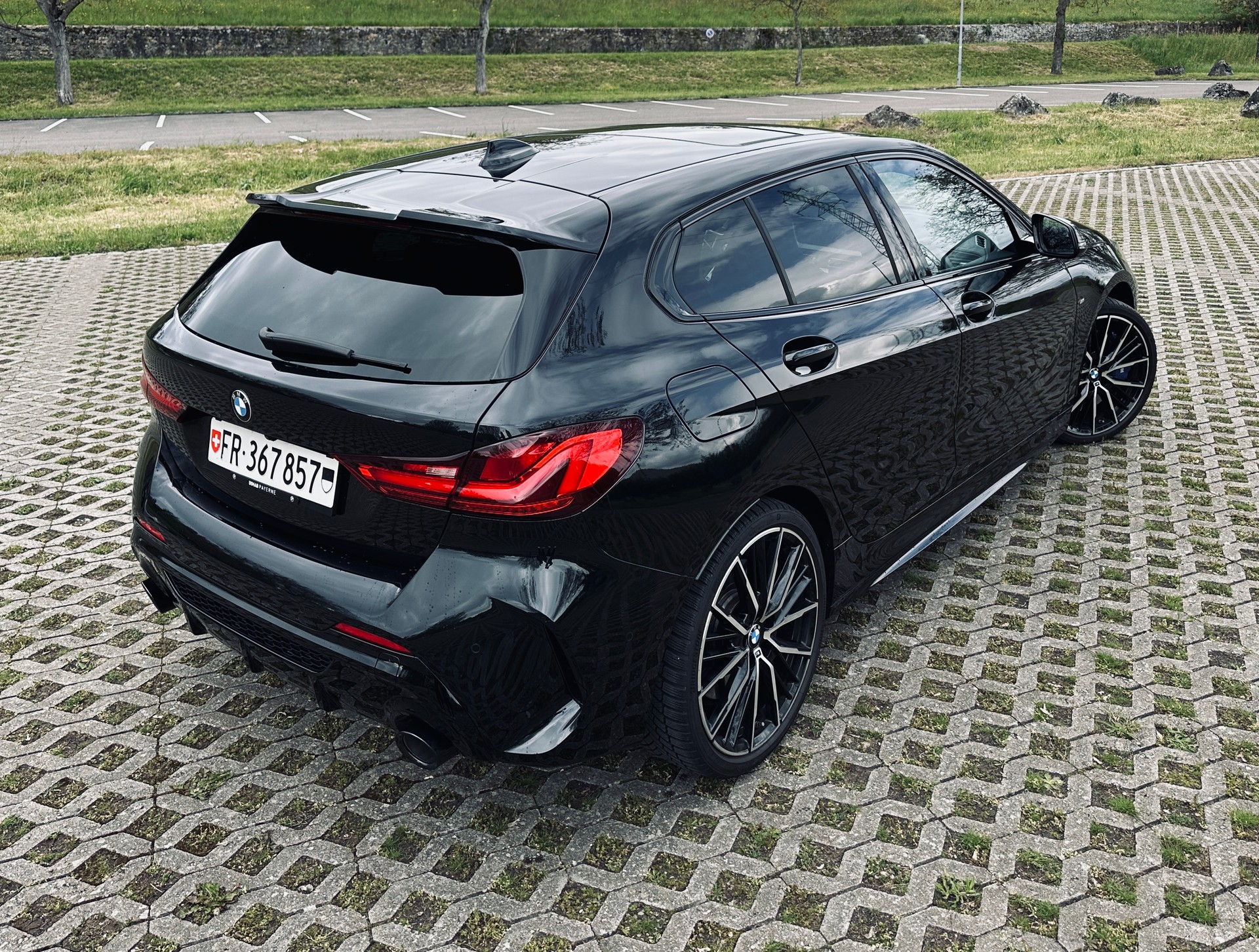 BMW M135i xDrive Steptronic-image-3