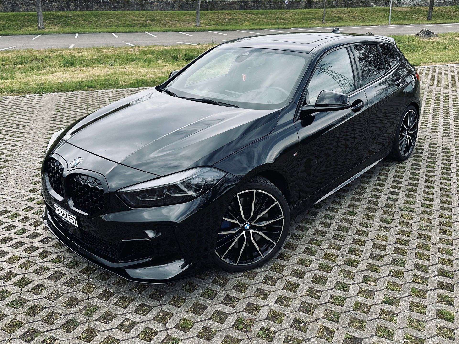 BMW M135i xDrive Steptronic-image-1