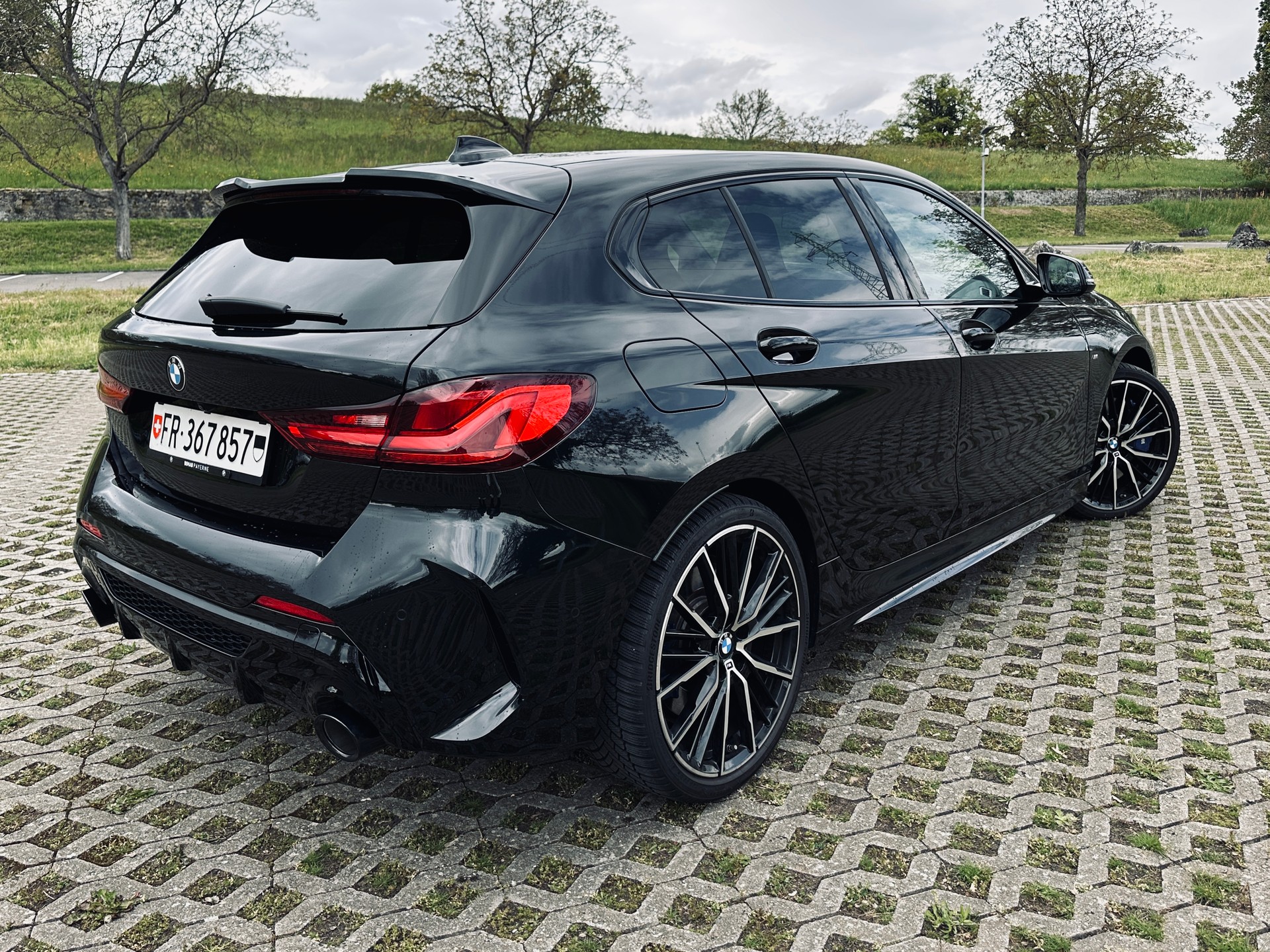 BMW M135i xDrive Steptronic-image-4