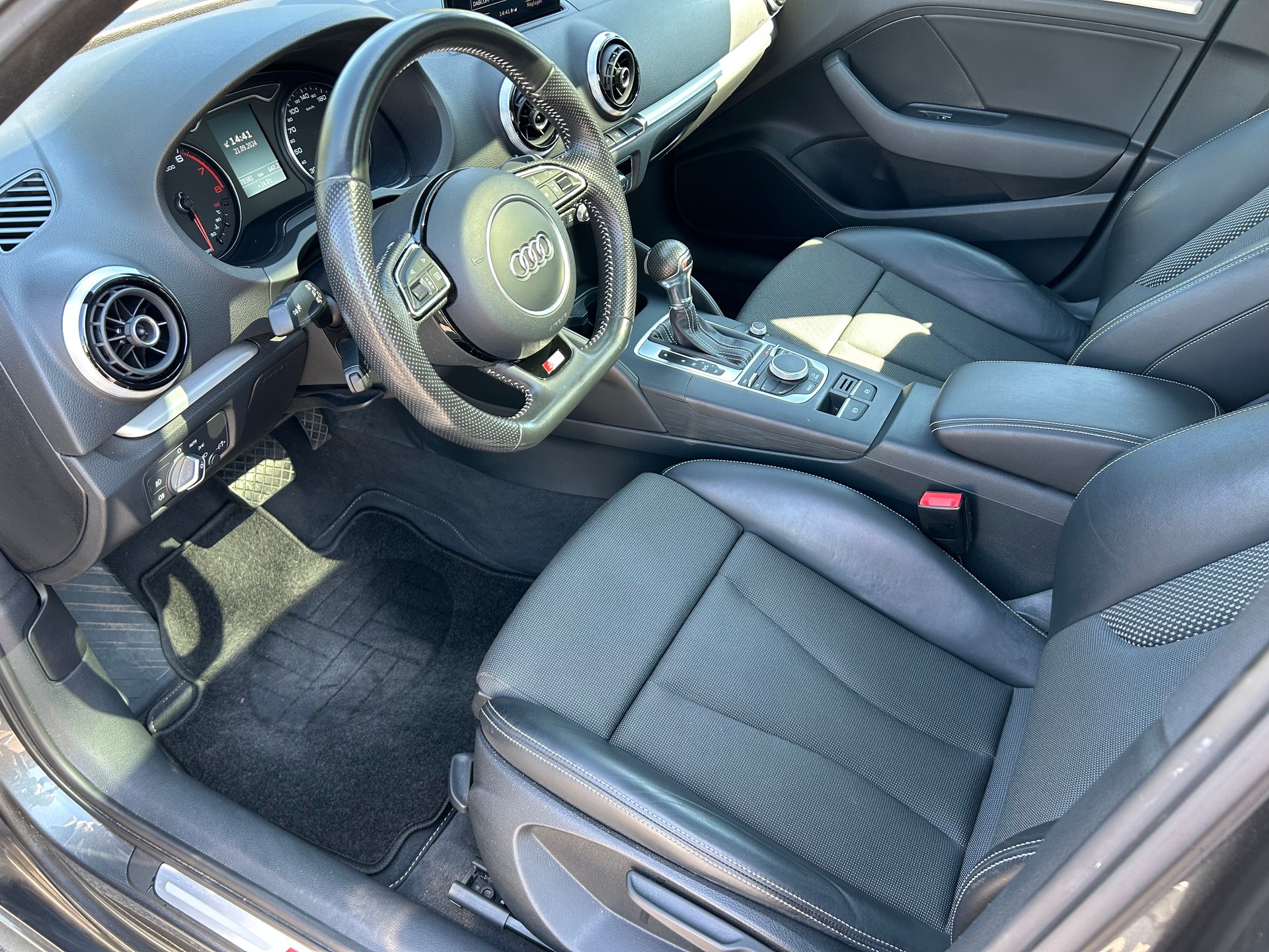 AUDI A3 Sportback 1.4 TFSI Ambition-image-4