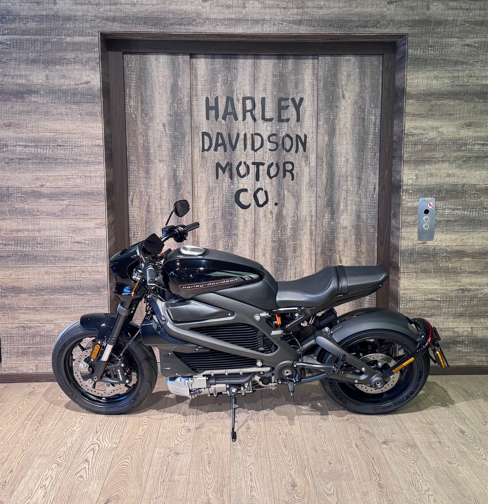HARLEY-DAVIDSON Live Wire-showroom-element-3