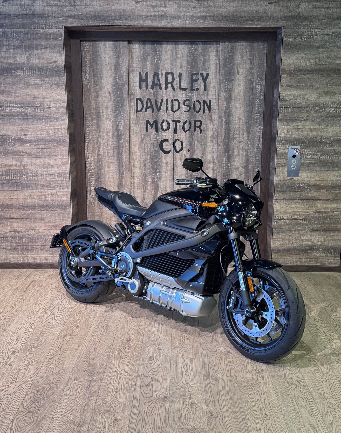 HARLEY-DAVIDSON Live Wire-showroom-element-1