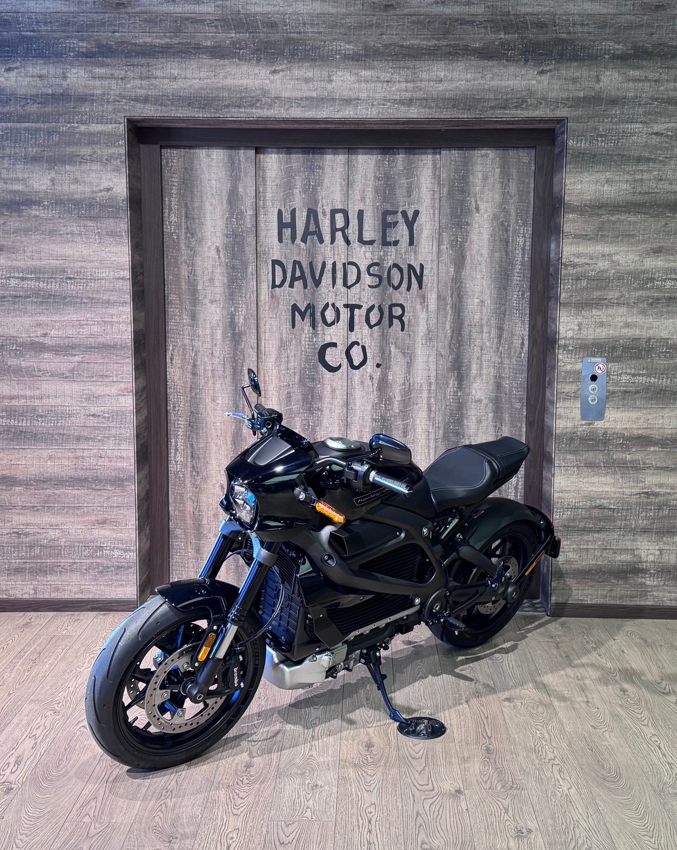 HARLEY-DAVIDSON Live Wire-showroom-element-2