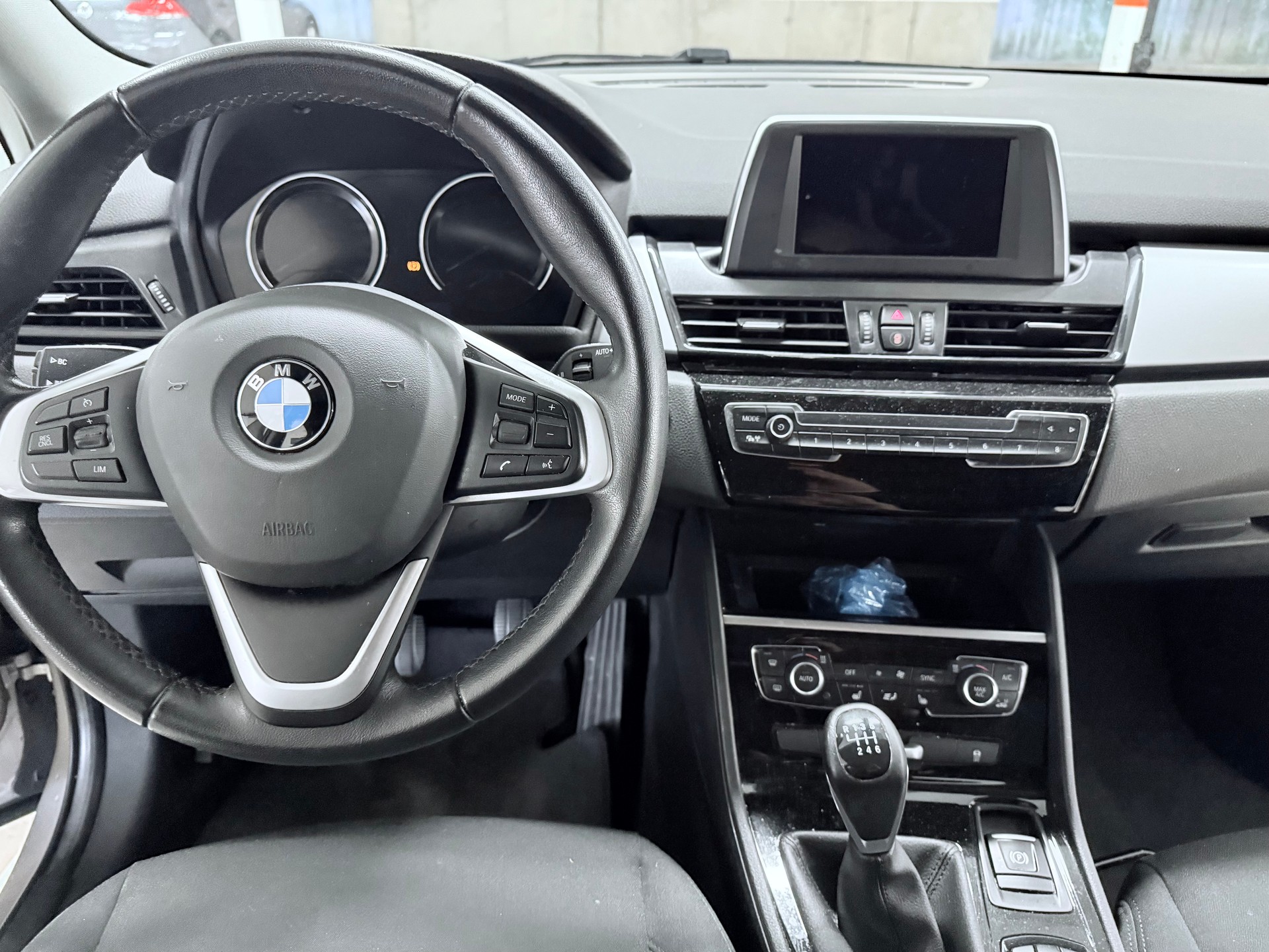 BMW 216d Gran Tourer-image-9