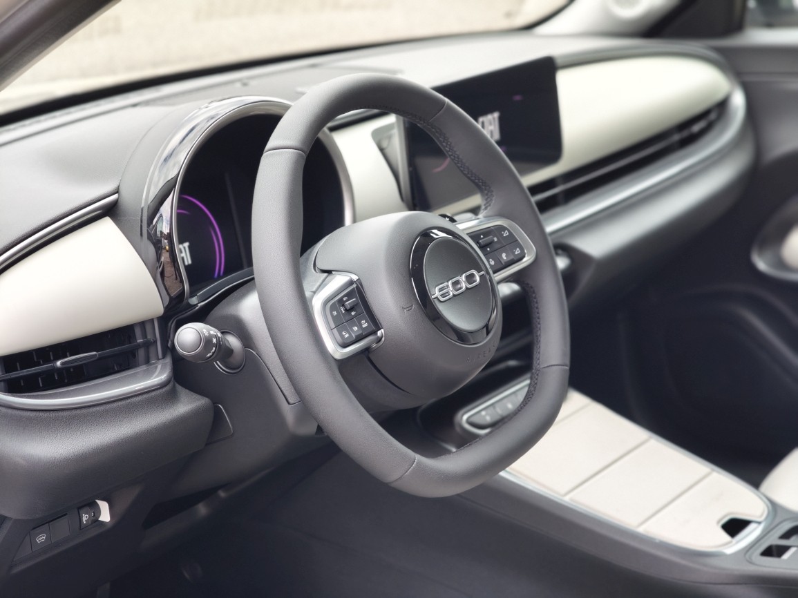 FIAT 600 1.2 Hybrid 136 La Prima Bicolore-image-4