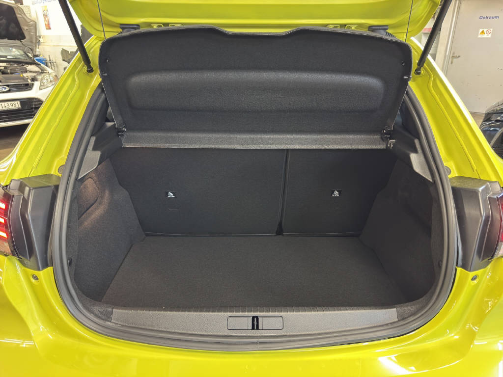 PEUGEOT 208 1.2 Hybrid Allure Premium-image-8