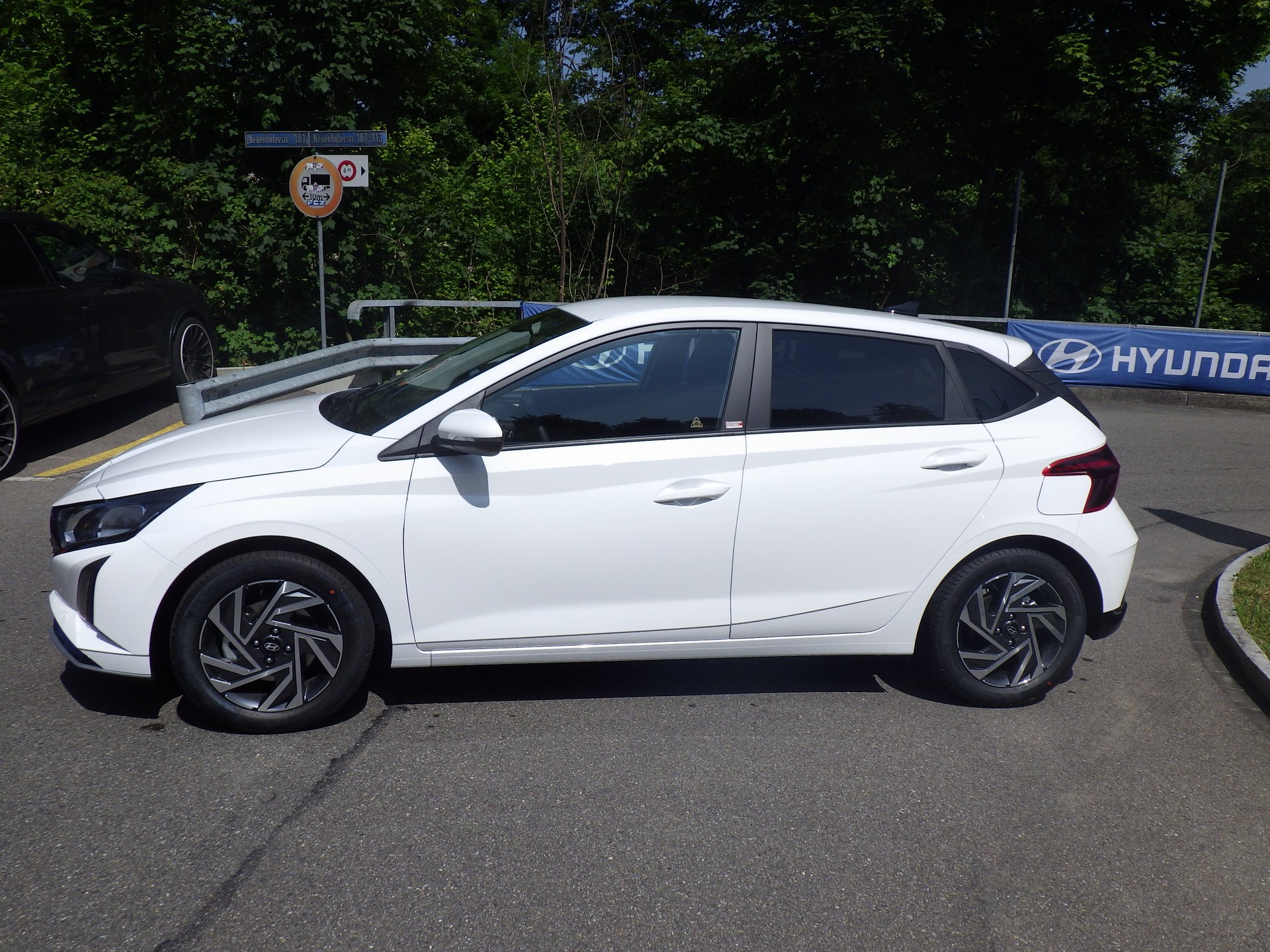 HYUNDAI i20 1.0 T-GDi Amplia DCT-showroom-element-1