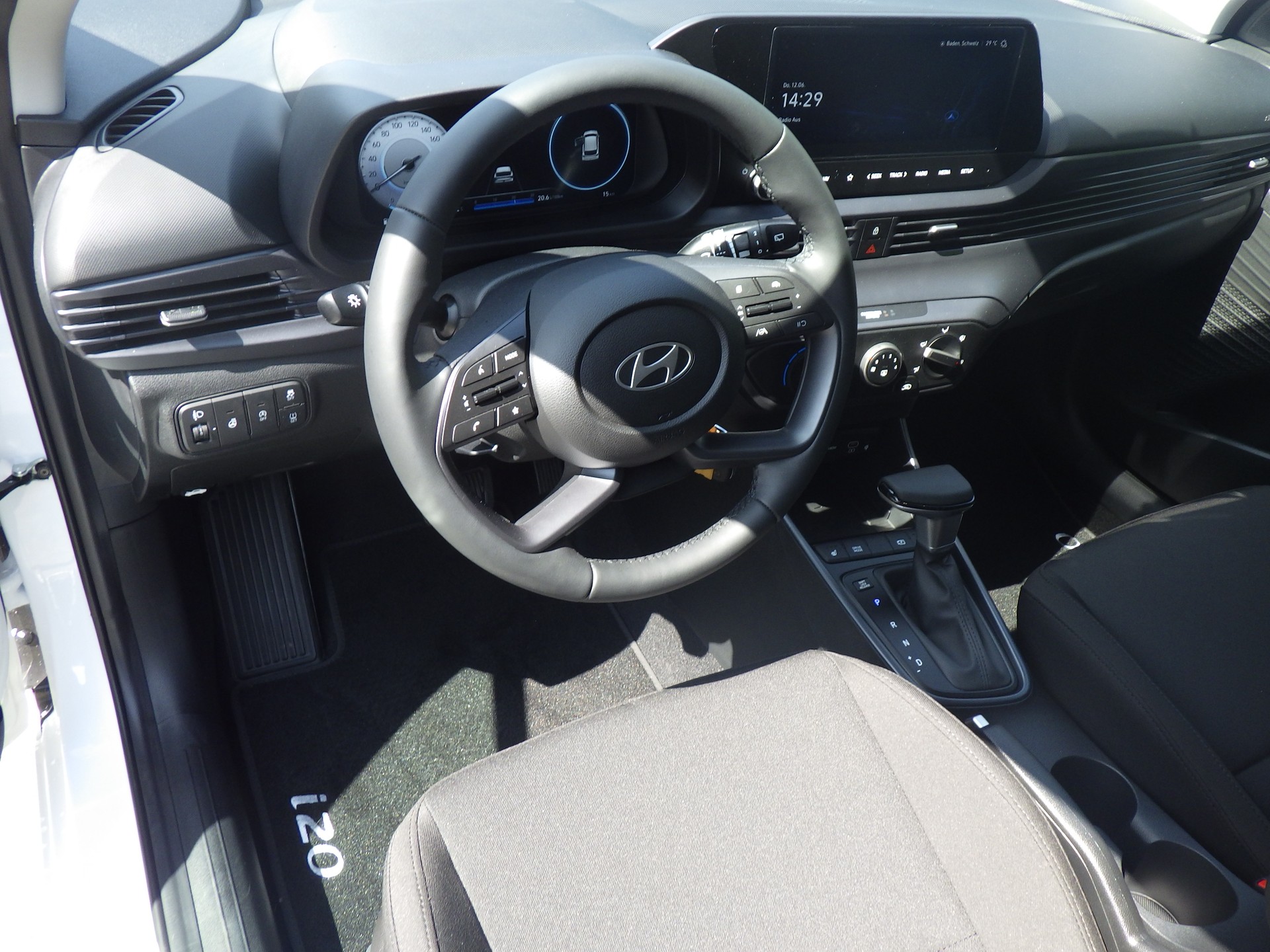 HYUNDAI i20 1.0 T-GDi Amplia DCT-showroom-element-3