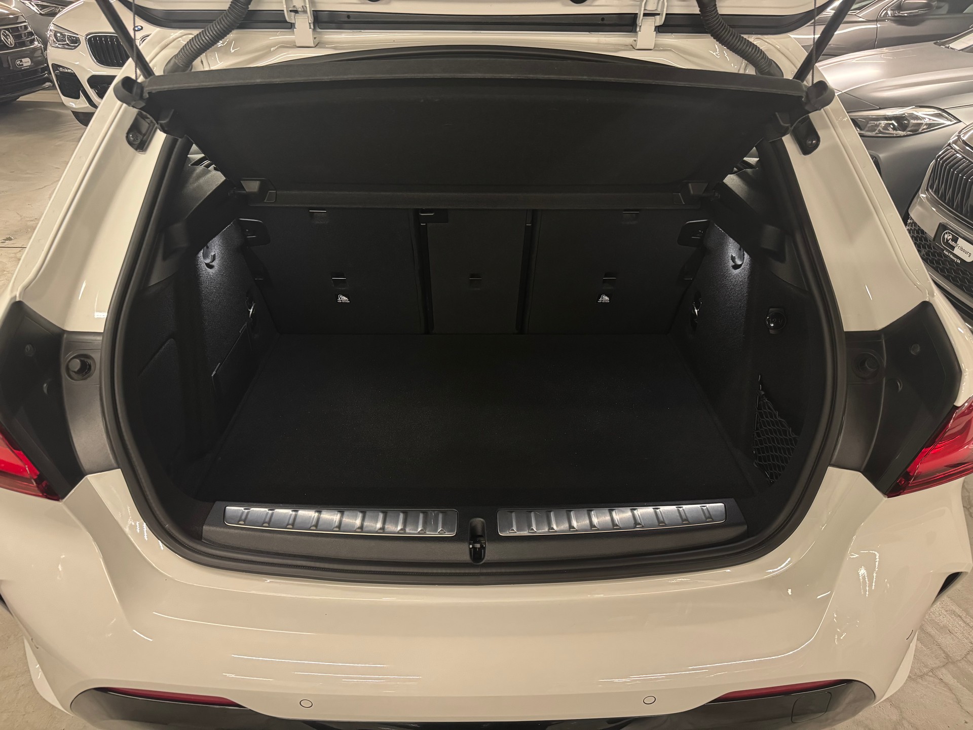 BMW 118i M Sport Steptronic-image-11