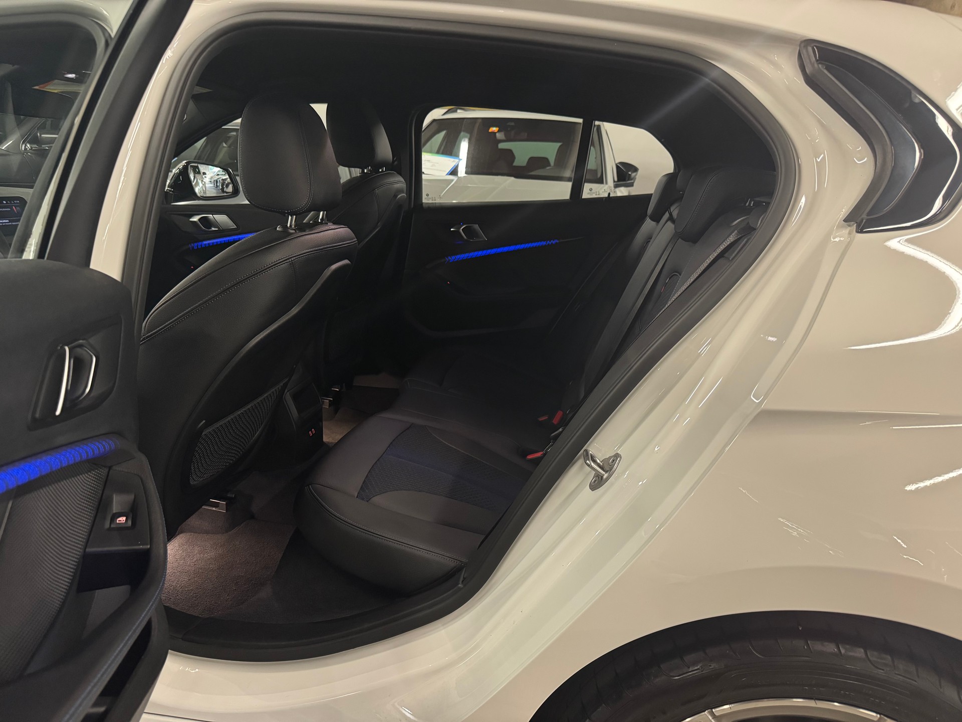 BMW 118i M Sport Steptronic-image-10