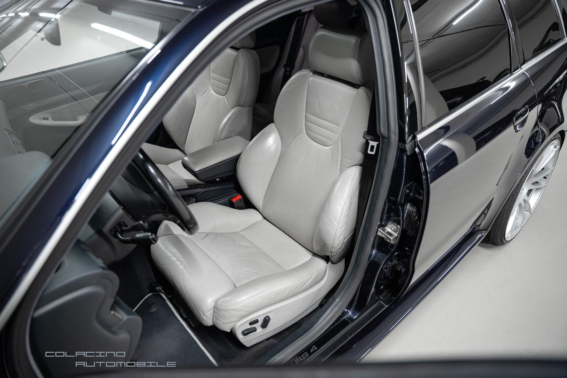 AUDI RS4-image-12