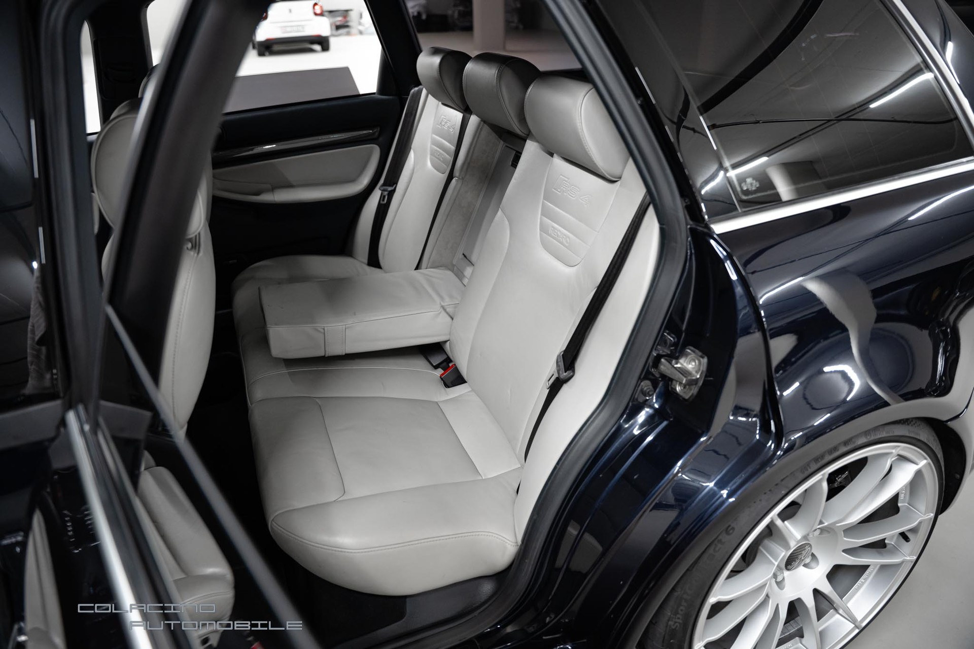 AUDI RS4-image-14