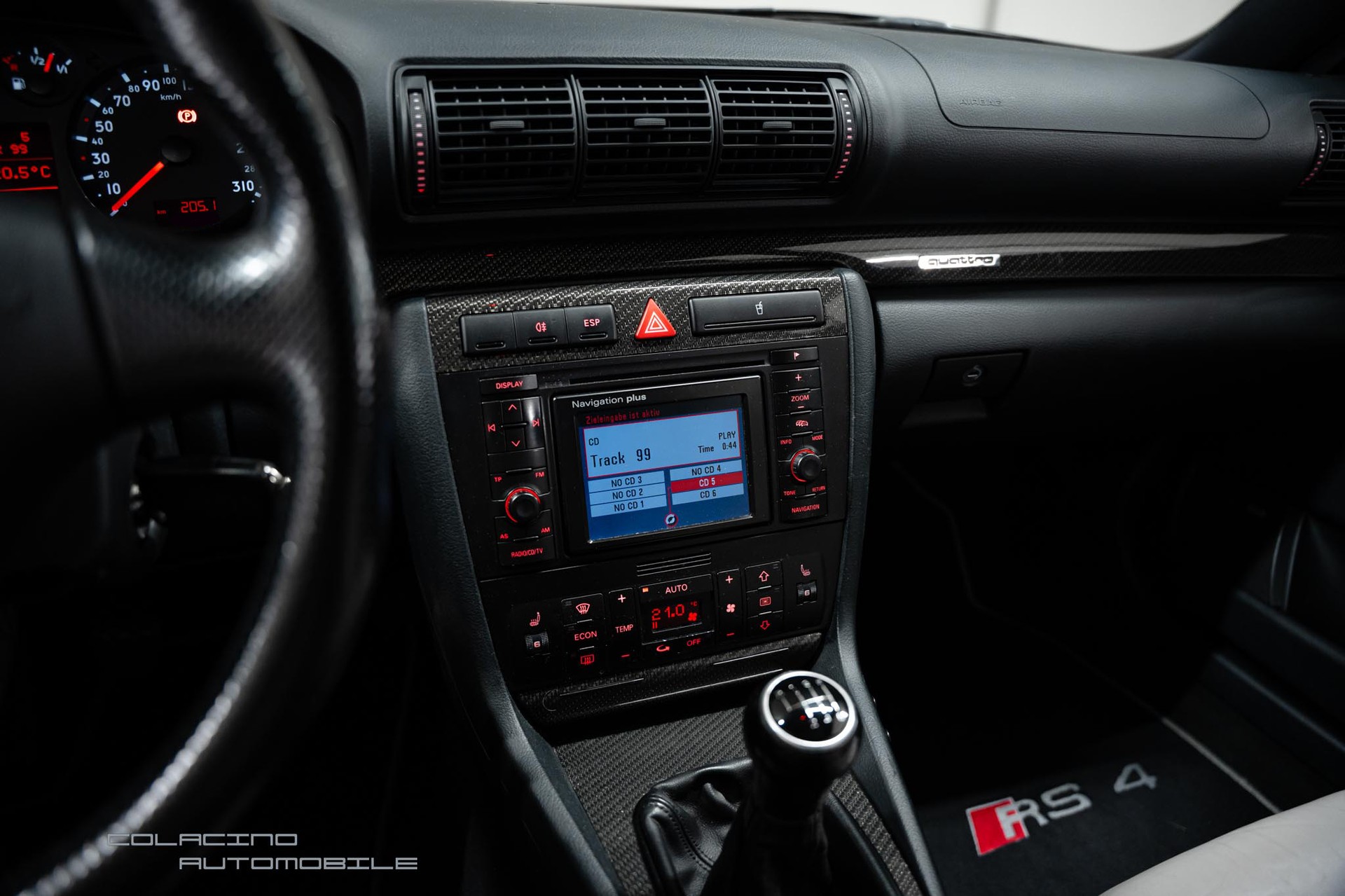 AUDI RS4-image-23
