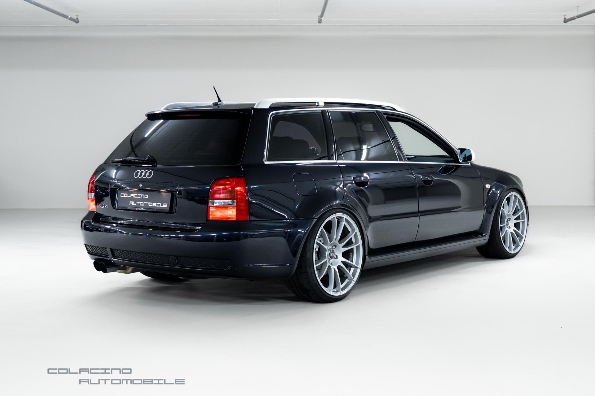 AUDI RS4-image-1