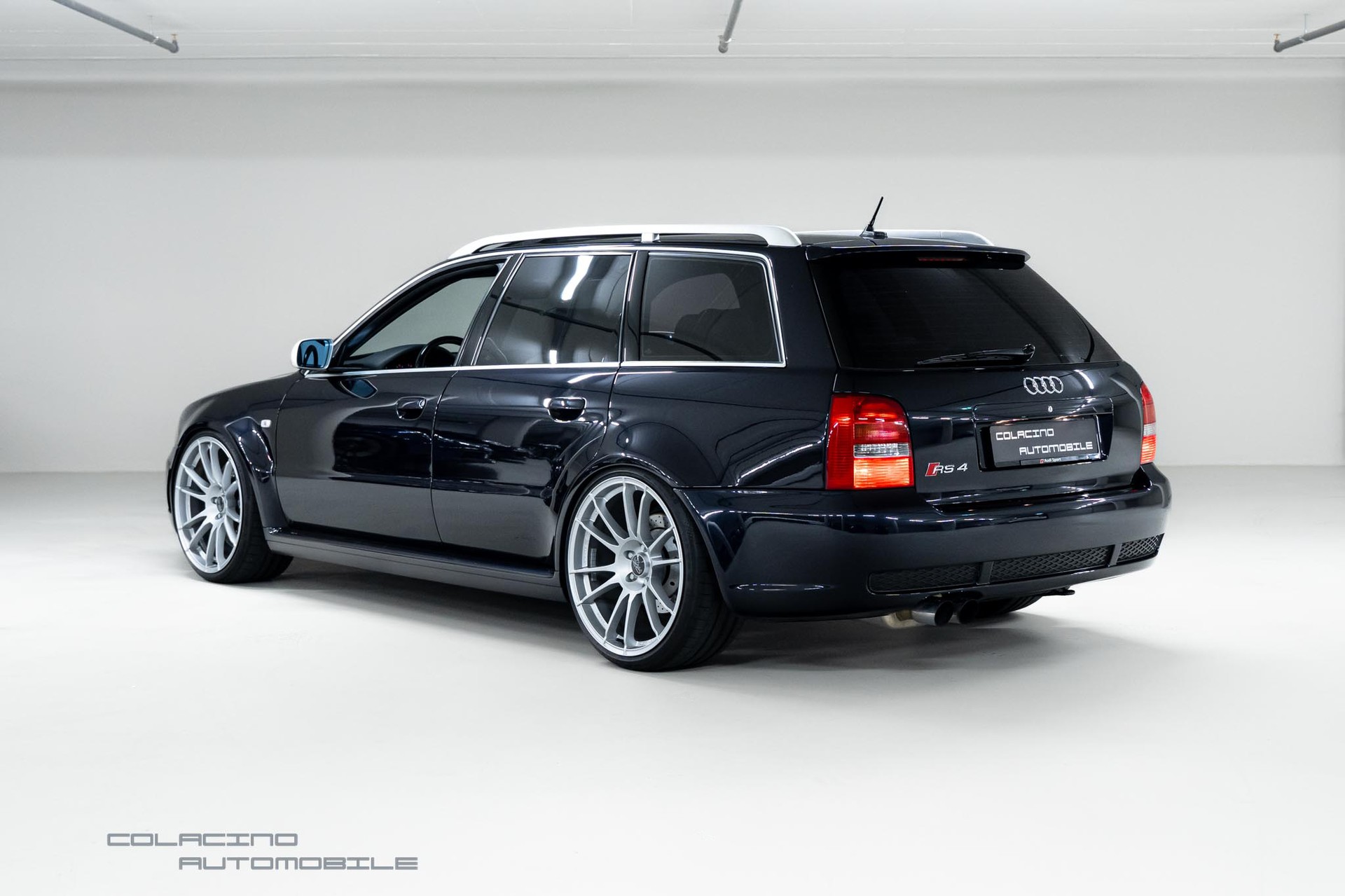 AUDI RS4-image-3