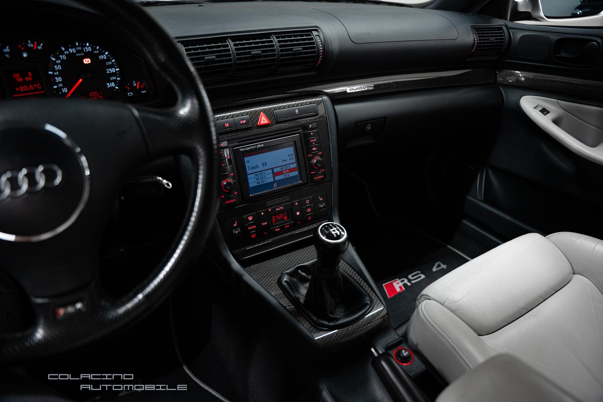 AUDI RS4-image-30