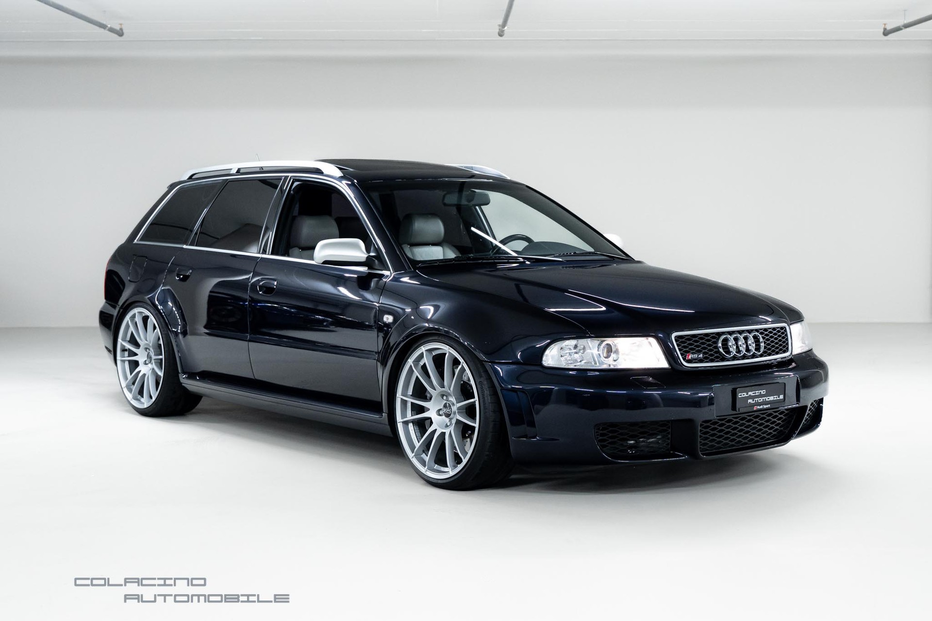 AUDI RS4-image-2