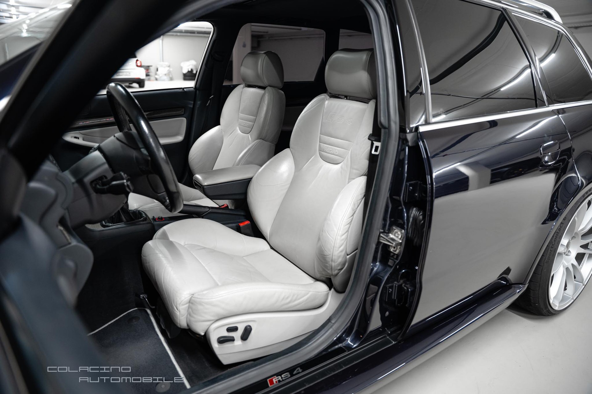 AUDI RS4-image-13