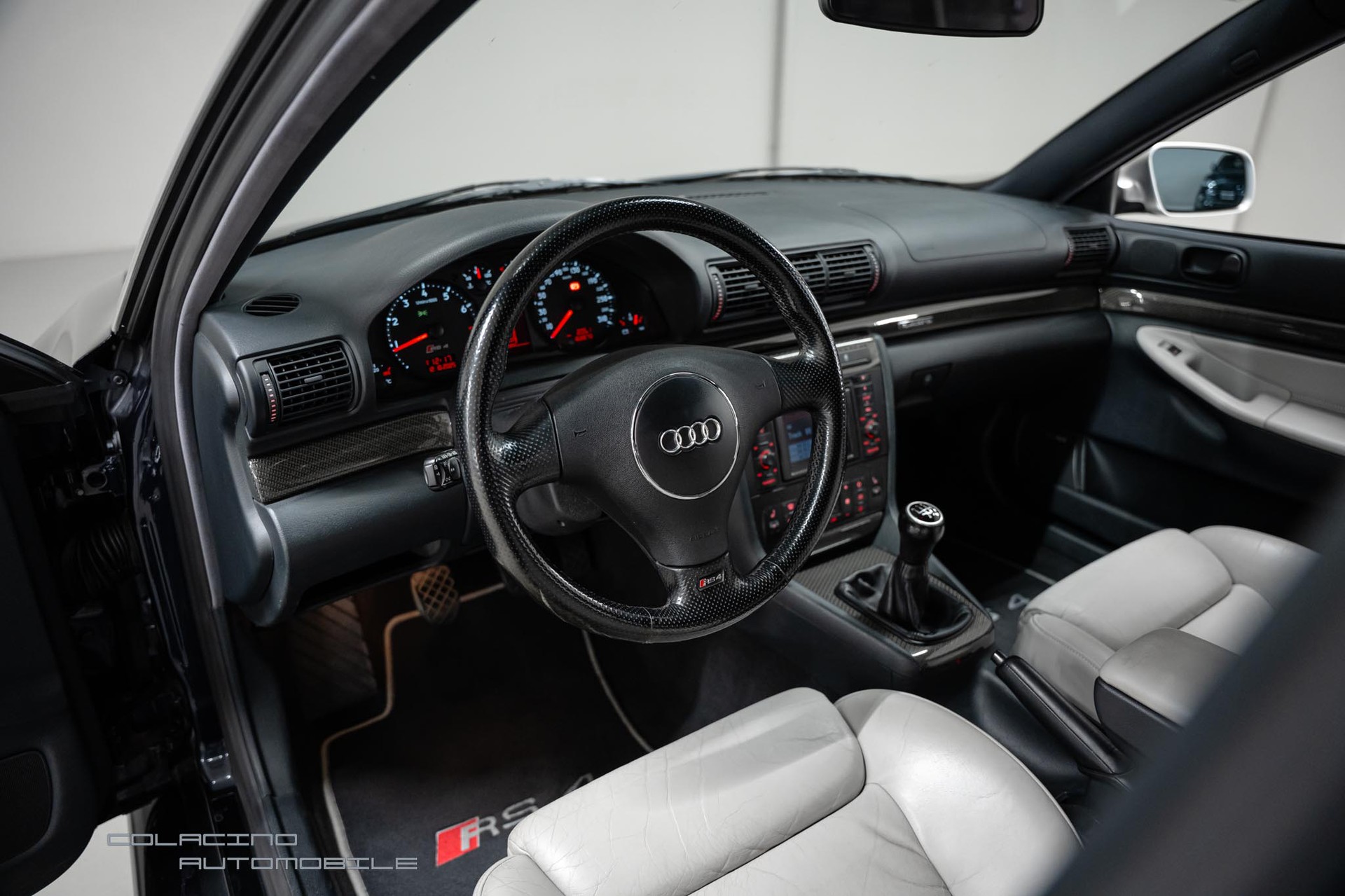 AUDI RS4-image-11