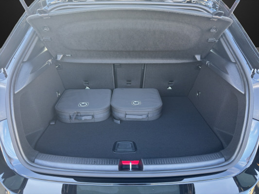 MERCEDES-BENZ A 250 e EQ Star 8G-DCT-image-12