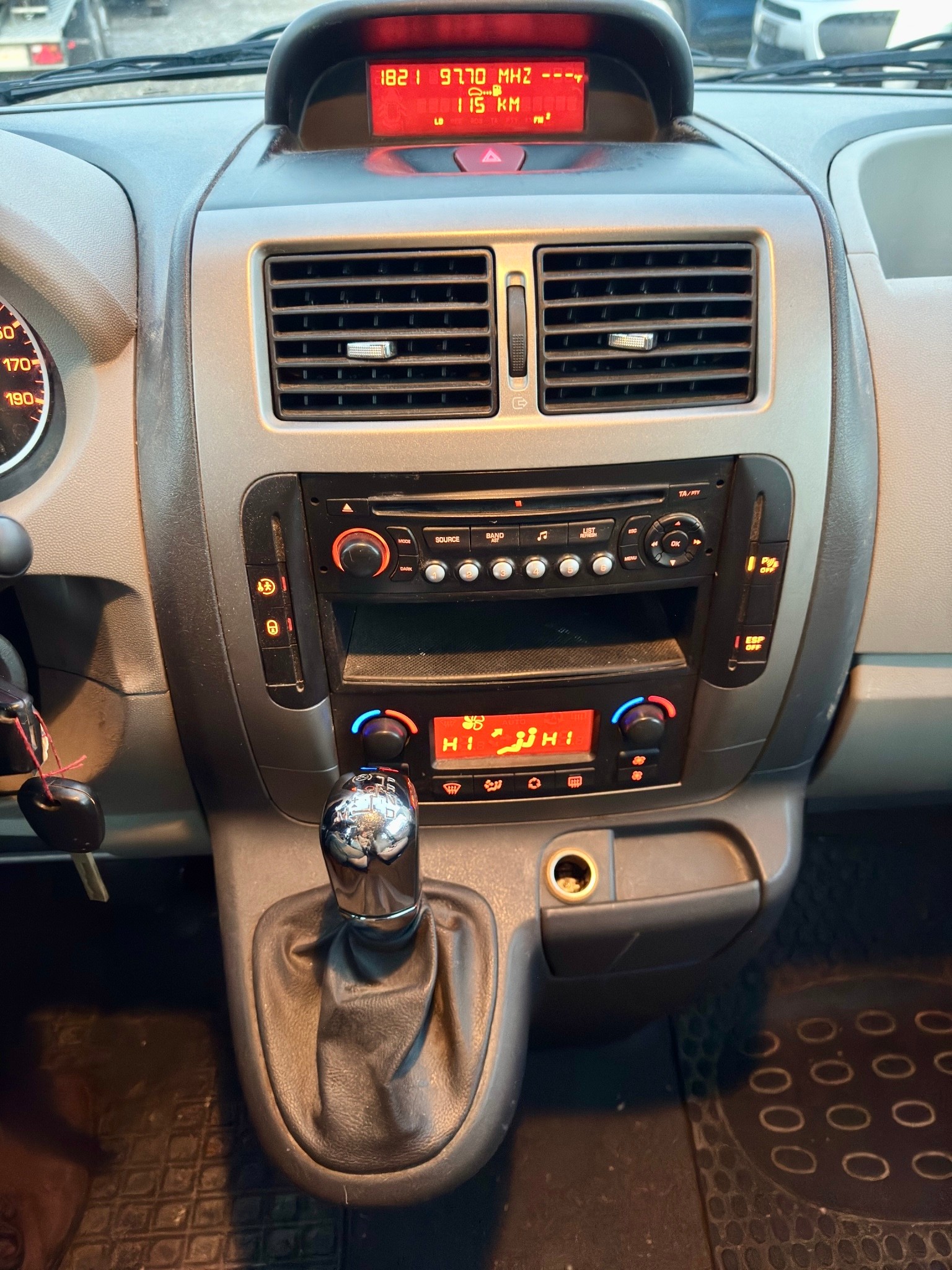 PEUGEOT Expert Tepee 2.0 HDi 163 PS, Automat, Allure L2 Lange version, 2 Schiebetüre, 8 Sitze, AHK-image-16