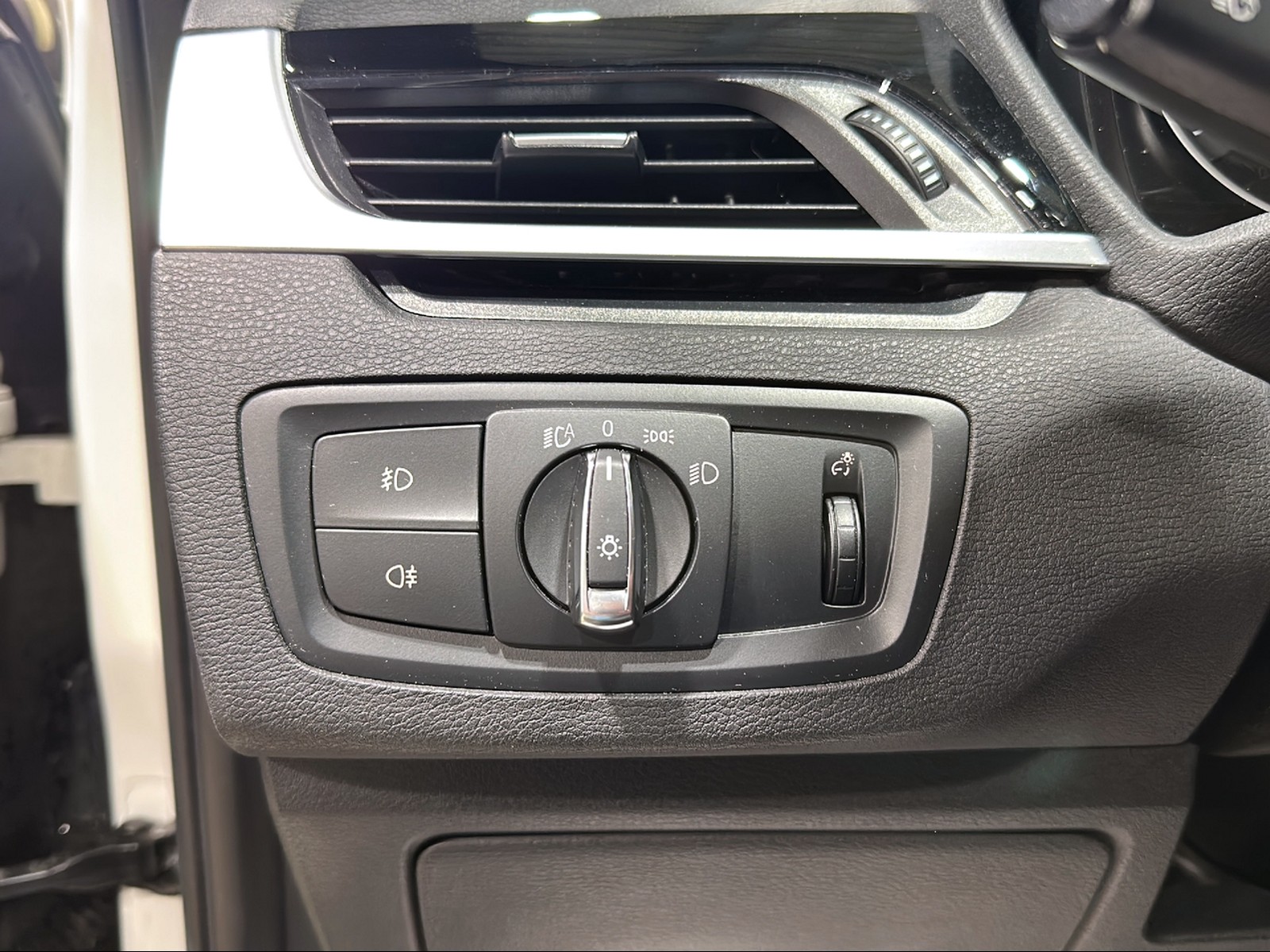 BMW X1 xDrive 20d Sport Line Steptronic-image-19