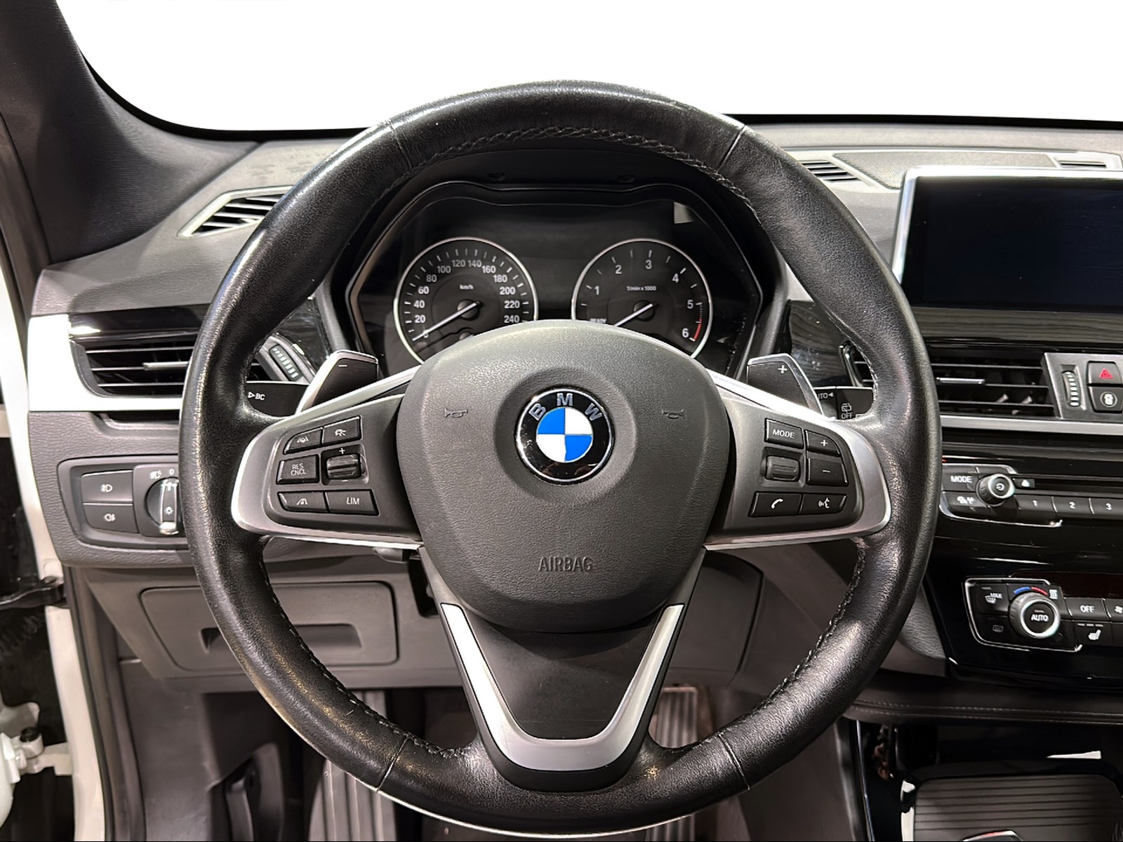 BMW X1 xDrive 20d Sport Line Steptronic-image-16