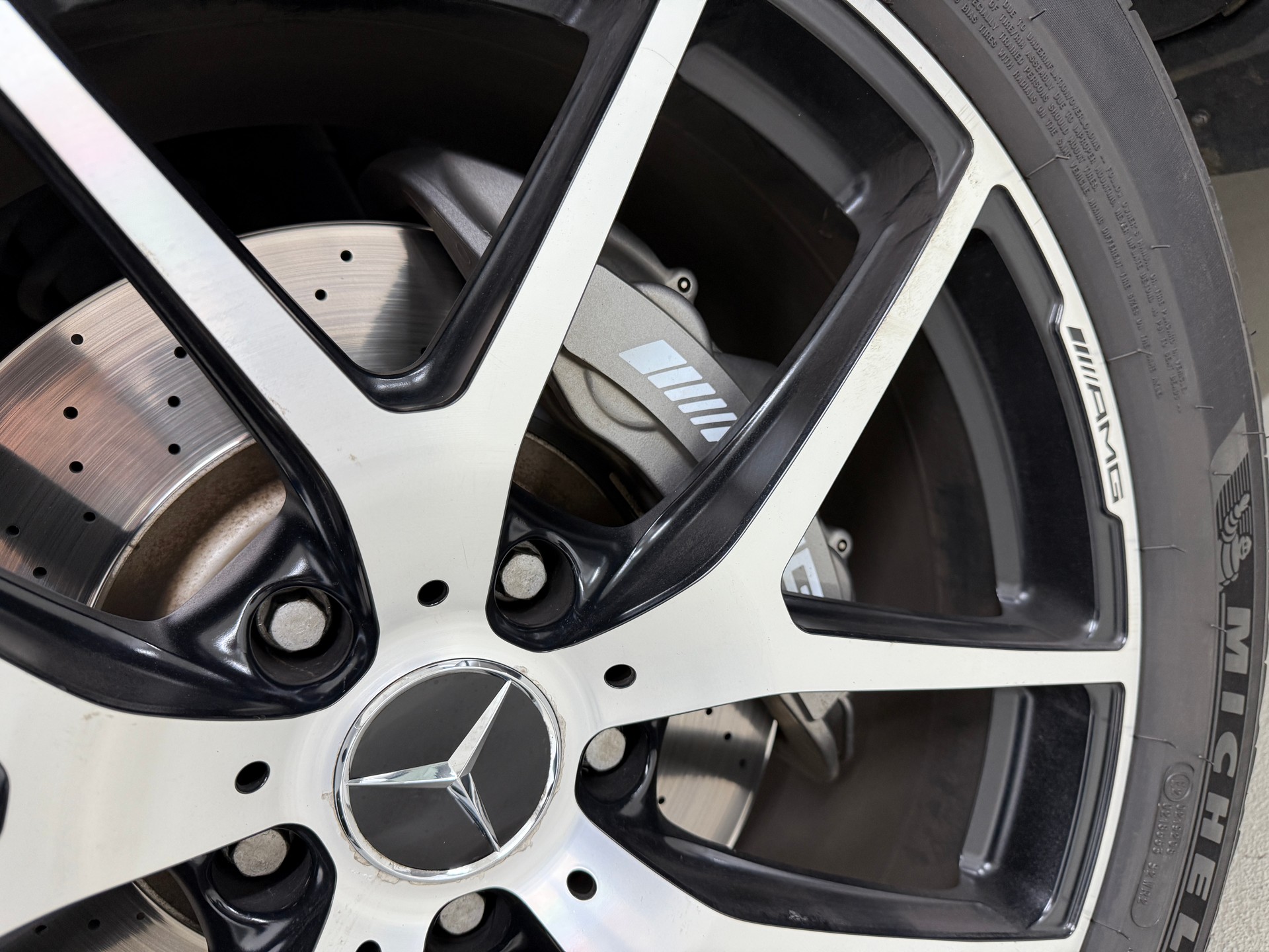 MERCEDES-BENZ G 63 AMG Exclusive Edition Monza grau magno Speedsh. Plus 7G-Tronic-image-17