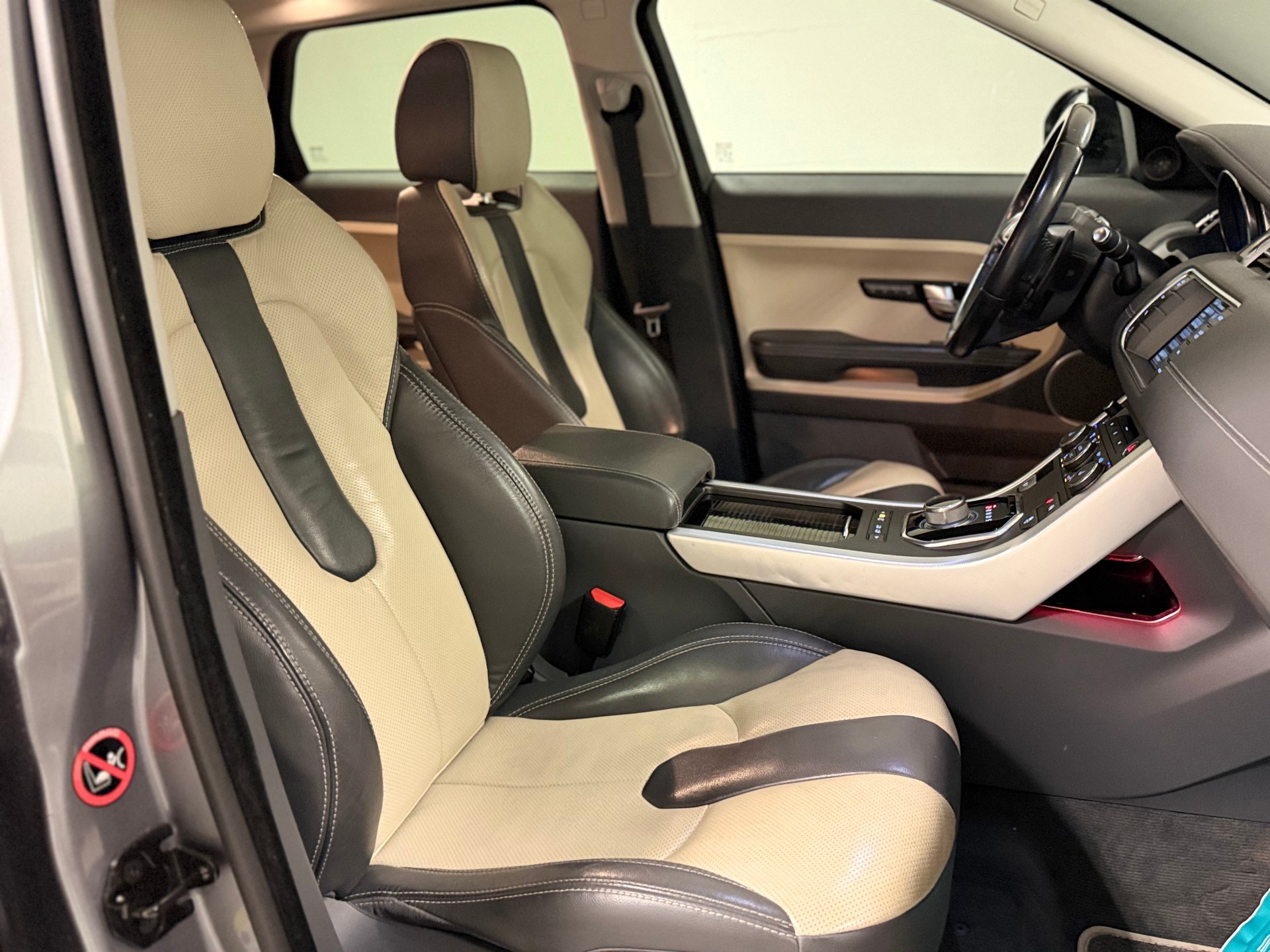 LAND ROVER Range Rover Evoque 2.0 Si4 Dynamic AT9-image-18