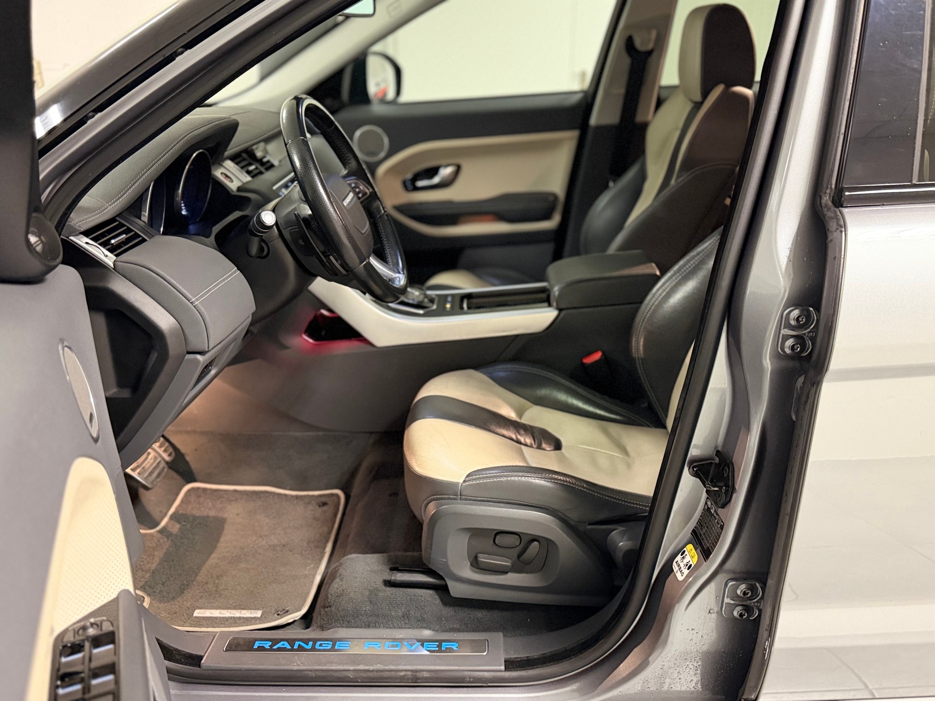 LAND ROVER Range Rover Evoque 2.0 Si4 Dynamic AT9-image-17