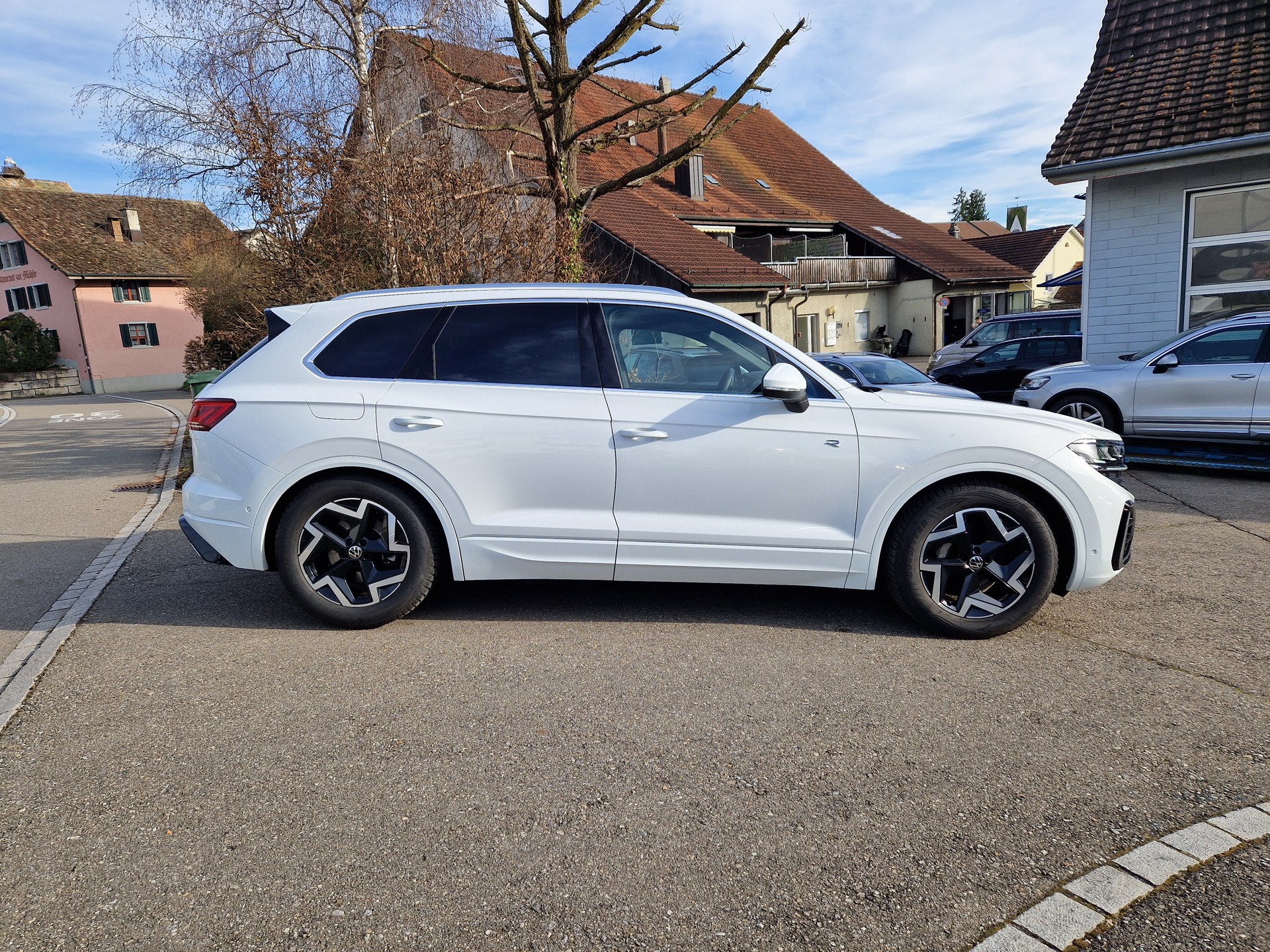 VW Touareg 3.0 TDI R-Line Tiptronic-image-2