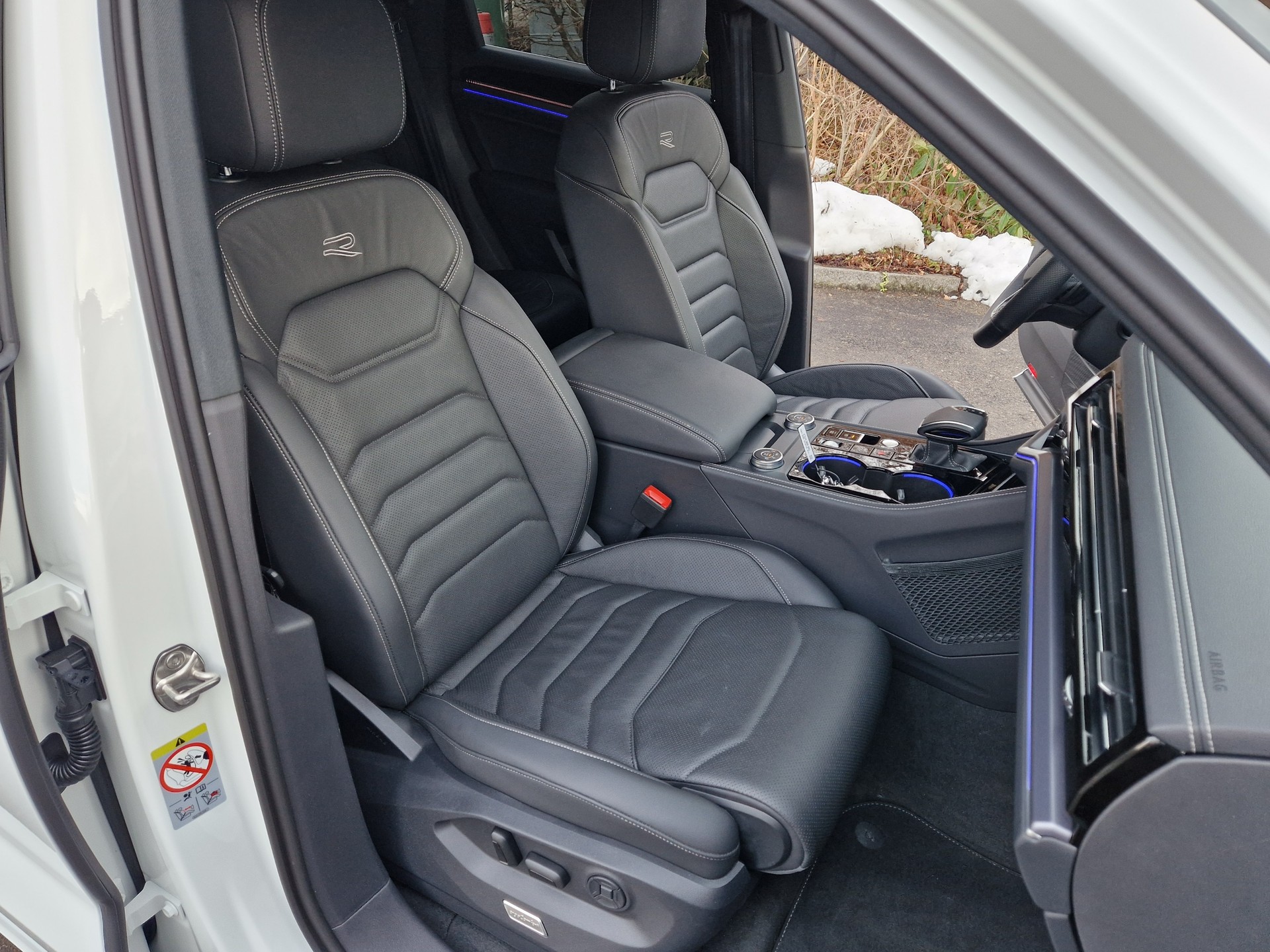 VW Touareg 3.0 TDI R-Line Tiptronic-image-12