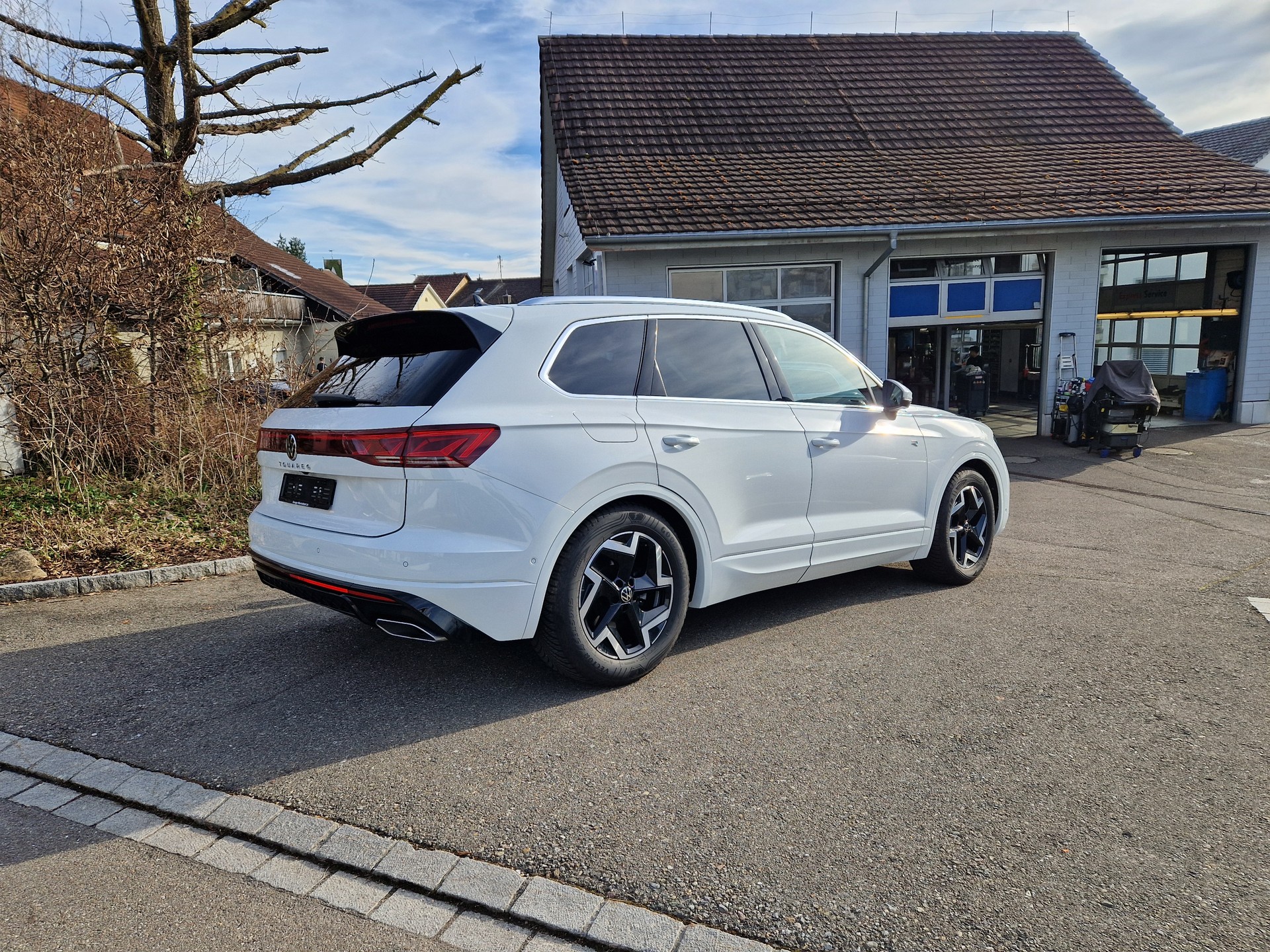 VW Touareg 3.0 TDI R-Line Tiptronic-image-3