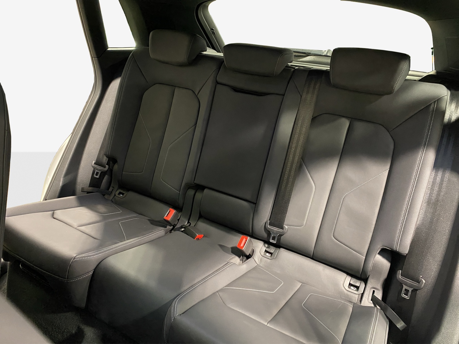 AUDI Q3 40 TFSI S line quattro S-tronic-image-11