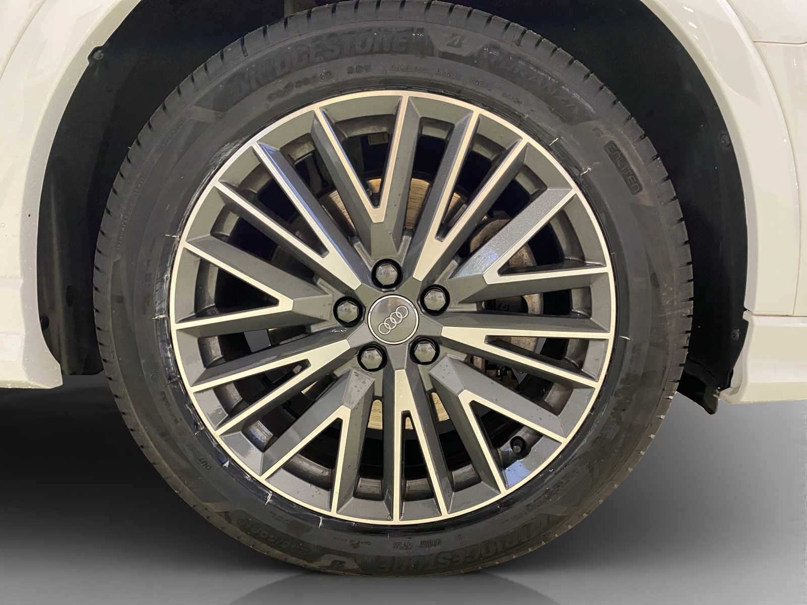 AUDI Q3 40 TFSI S line quattro S-tronic-image-15