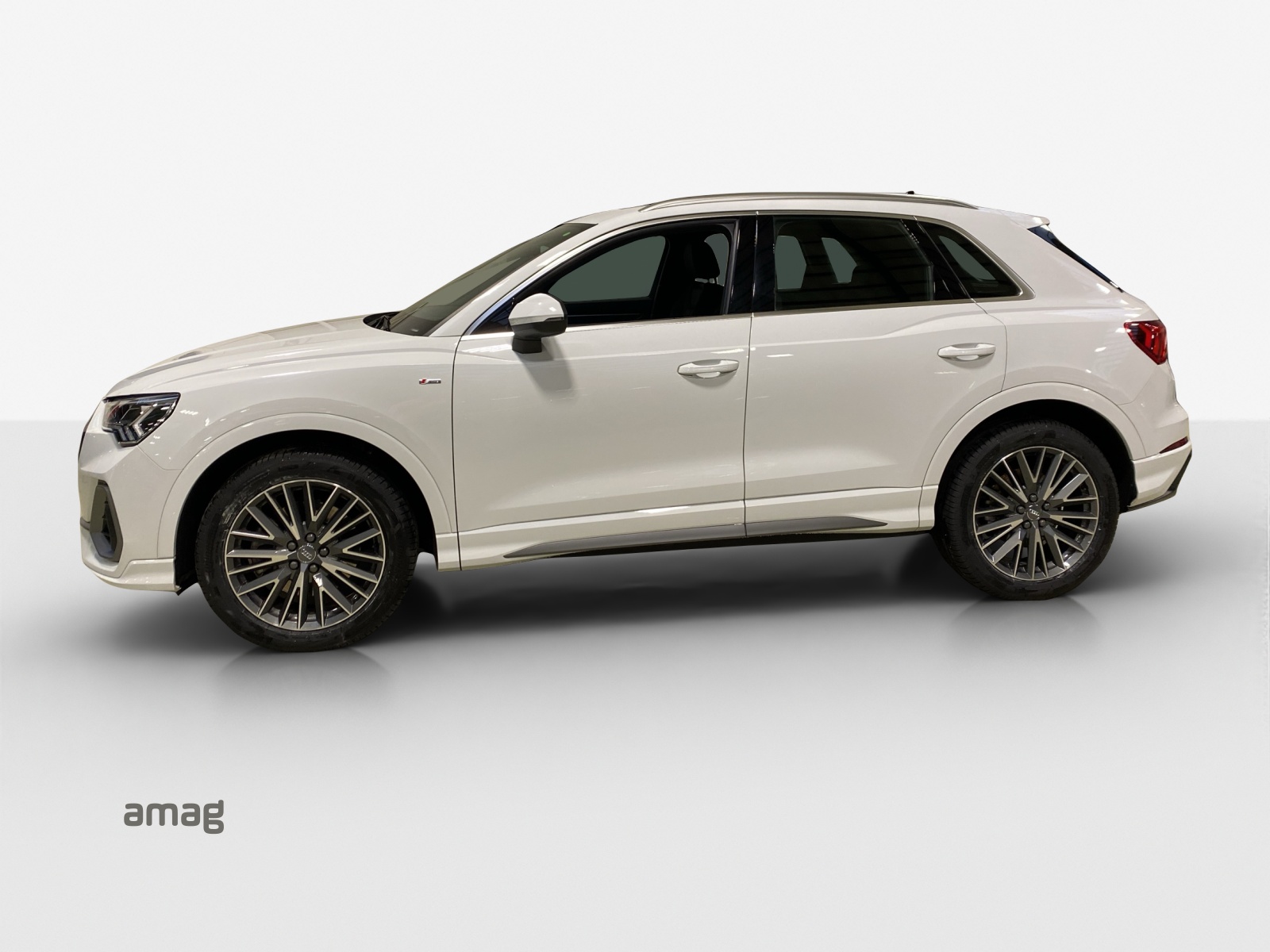 AUDI Q3 40 TFSI S line quattro S-tronic-image-1