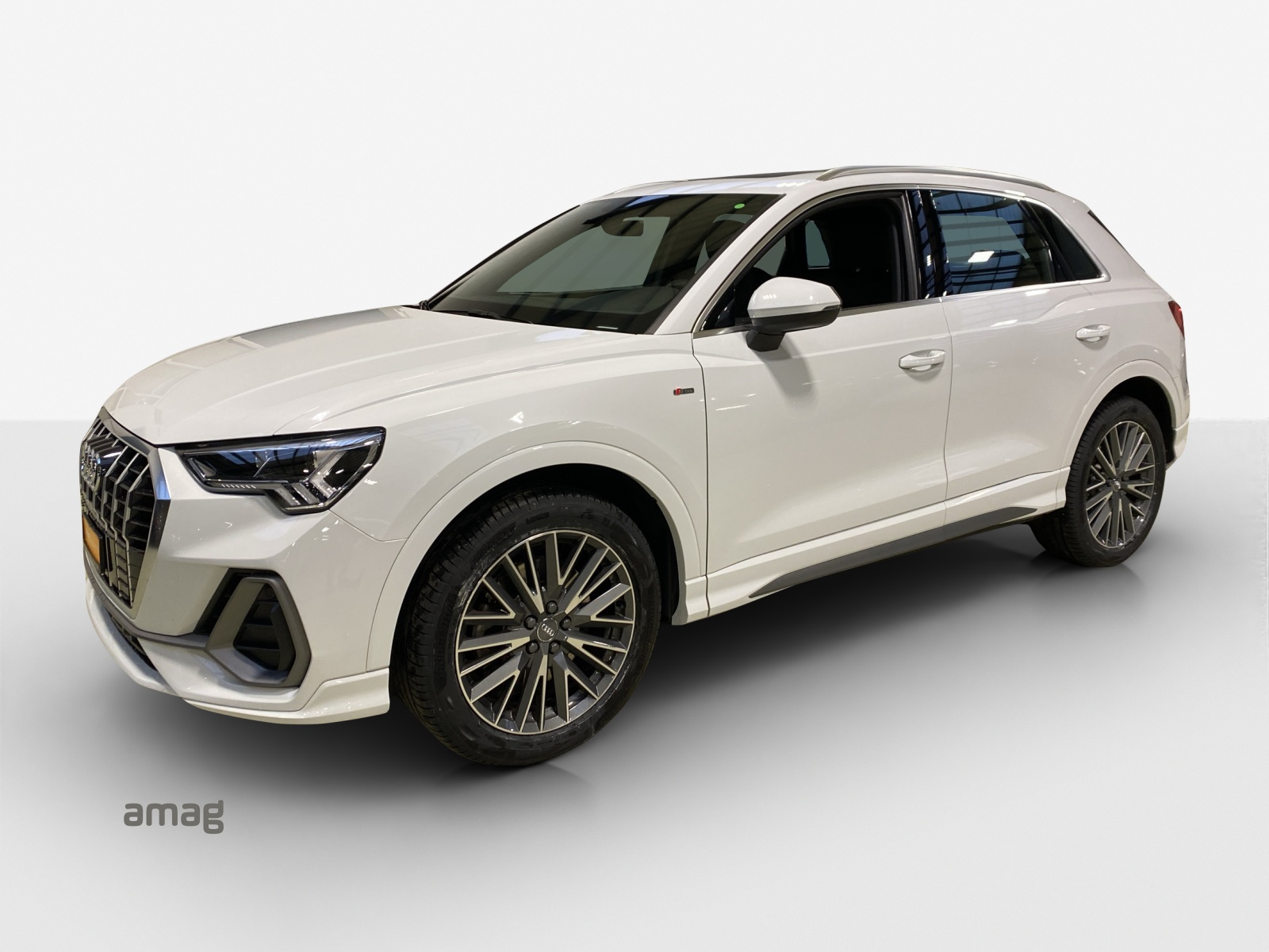 AUDI Q3 40 TFSI S line quattro S-tronic-image-0
