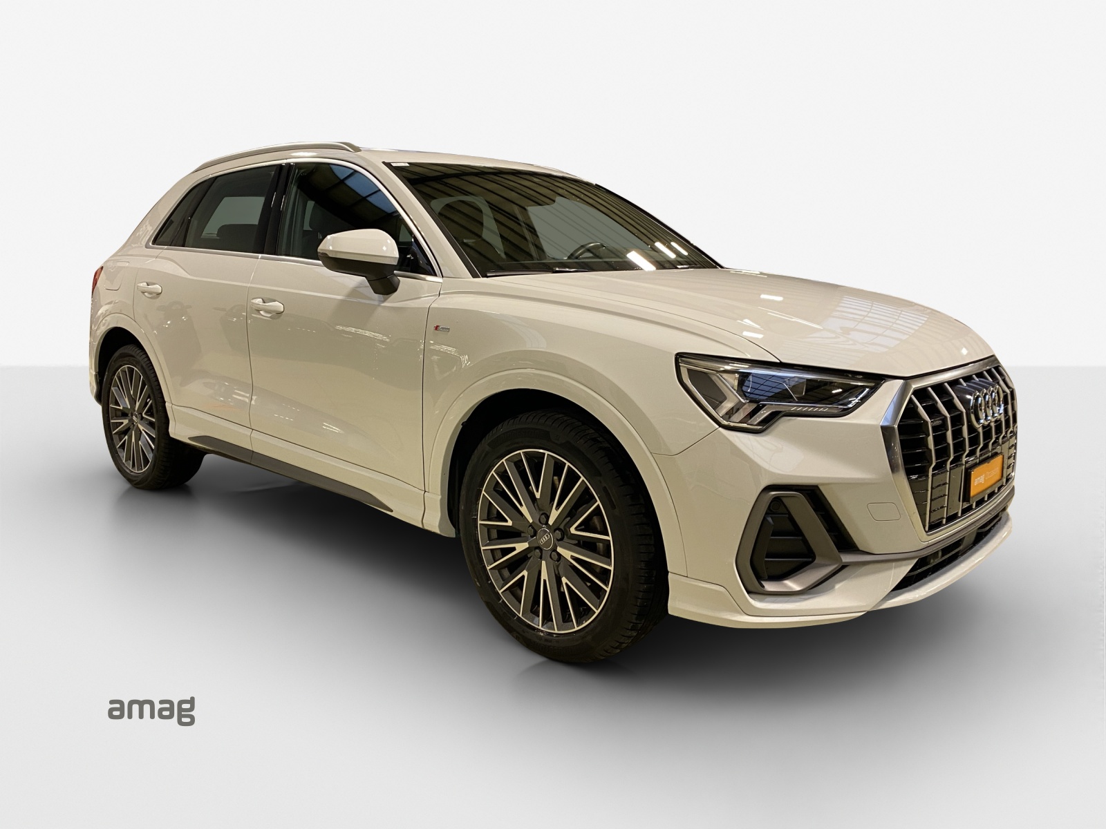 AUDI Q3 40 TFSI S line quattro S-tronic-image-5