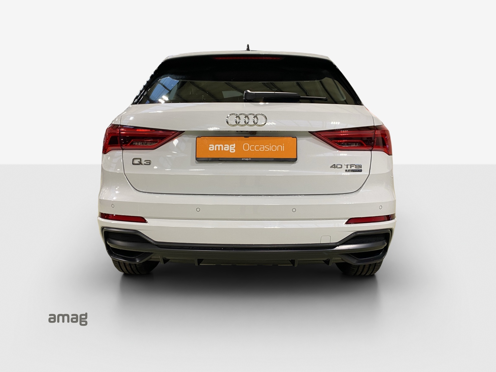 AUDI Q3 40 TFSI S line quattro S-tronic-image-3