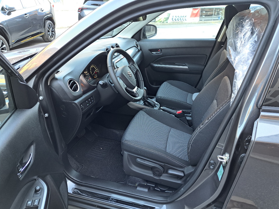 SUZUKI Vitara 1.4 Boosterjet Sakura 4x4 Hybrid Automatic-image-7