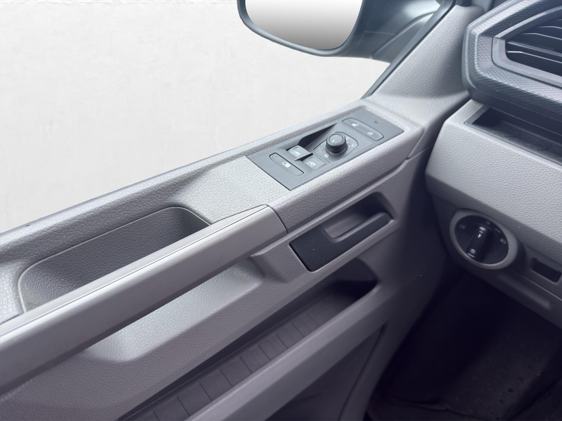 VW T6.1 Kaw. 3000 2.0 TDI 150-image-17