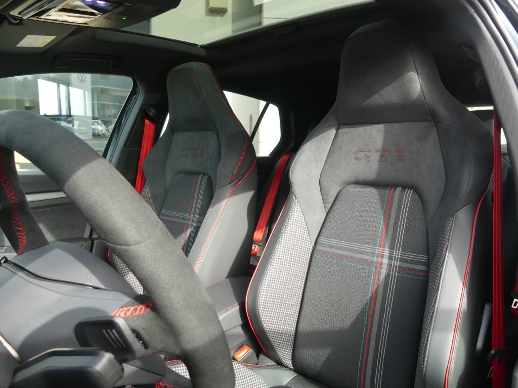 VW Golf 2.0 TSI GTI Edition 50 DSG-image-9