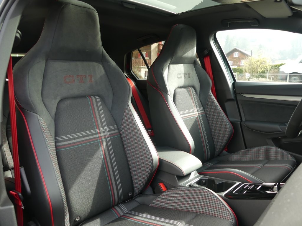 VW Golf 2.0 TSI GTI Edition 50 DSG-image-10