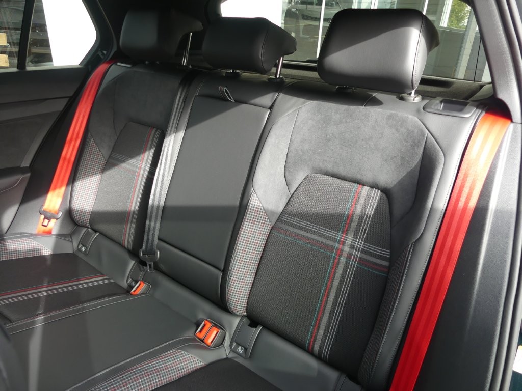 VW Golf 2.0 TSI GTI Edition 50 DSG-image-11