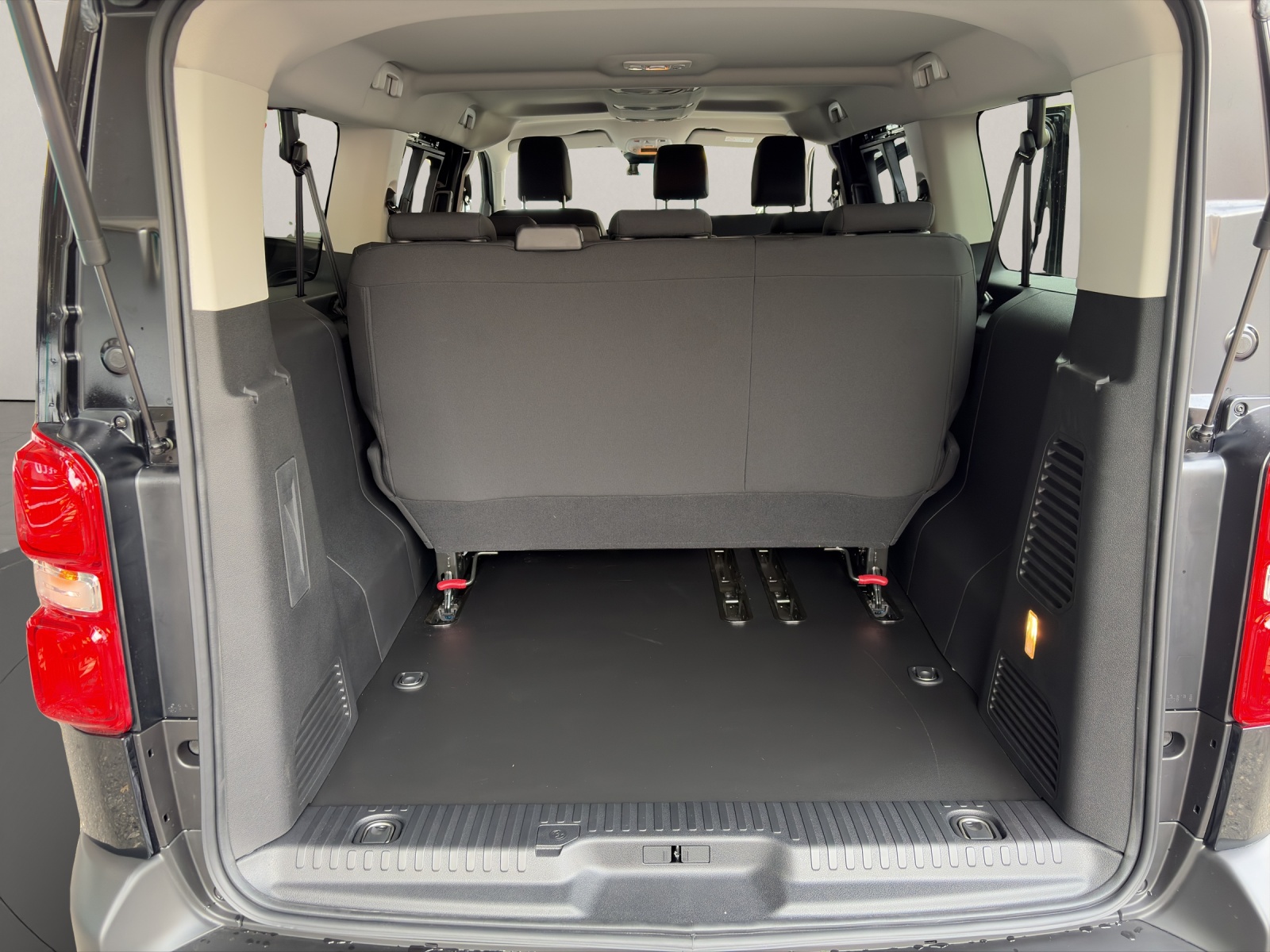 FIAT Scudo Kombi L3 2.0 BlueHDI 180 Easy Pro-image-14